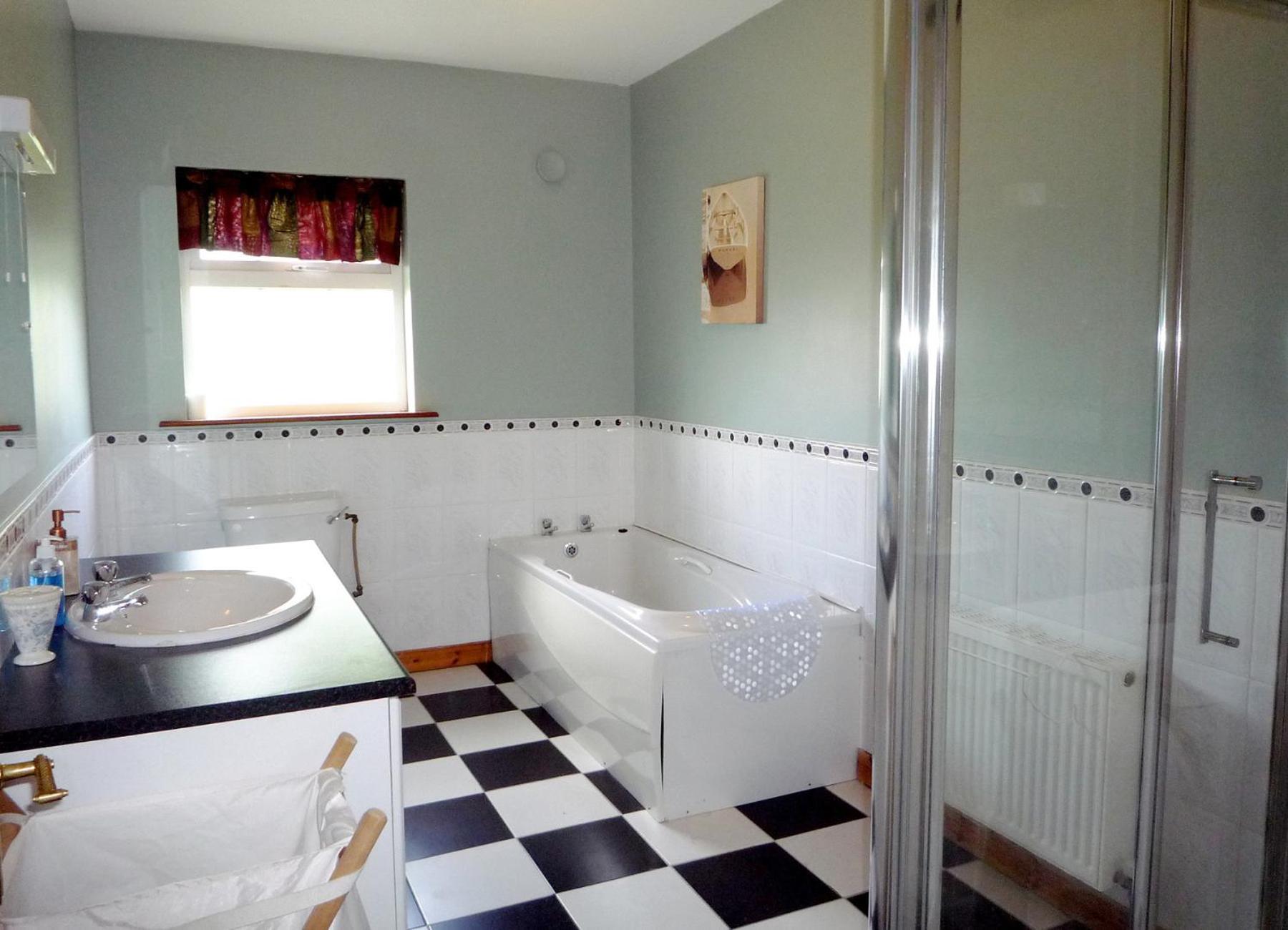 Three-Bedroom House photo 3
