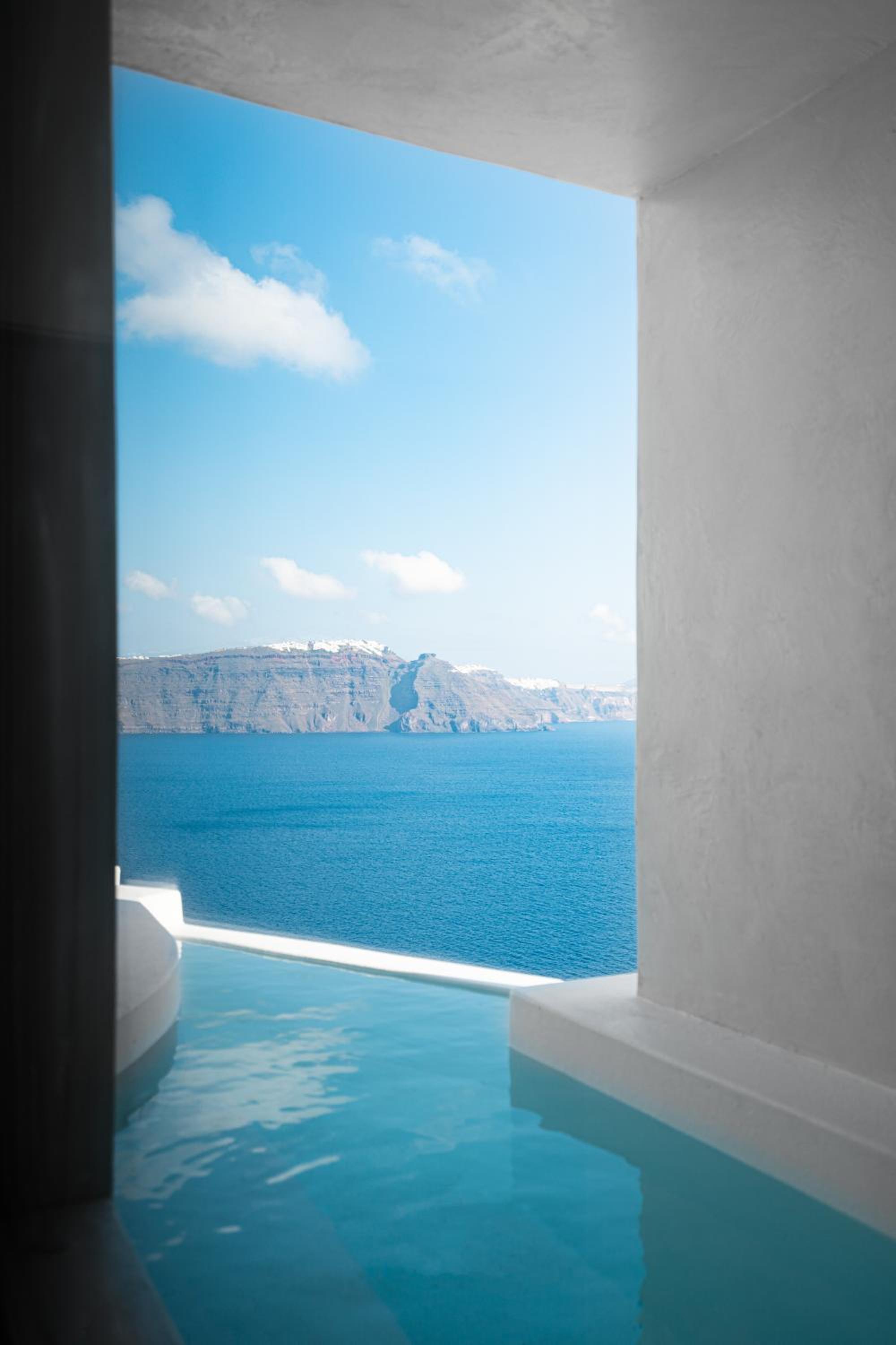 Junior Suite with indoor/outdoor Hot Plunge Pool