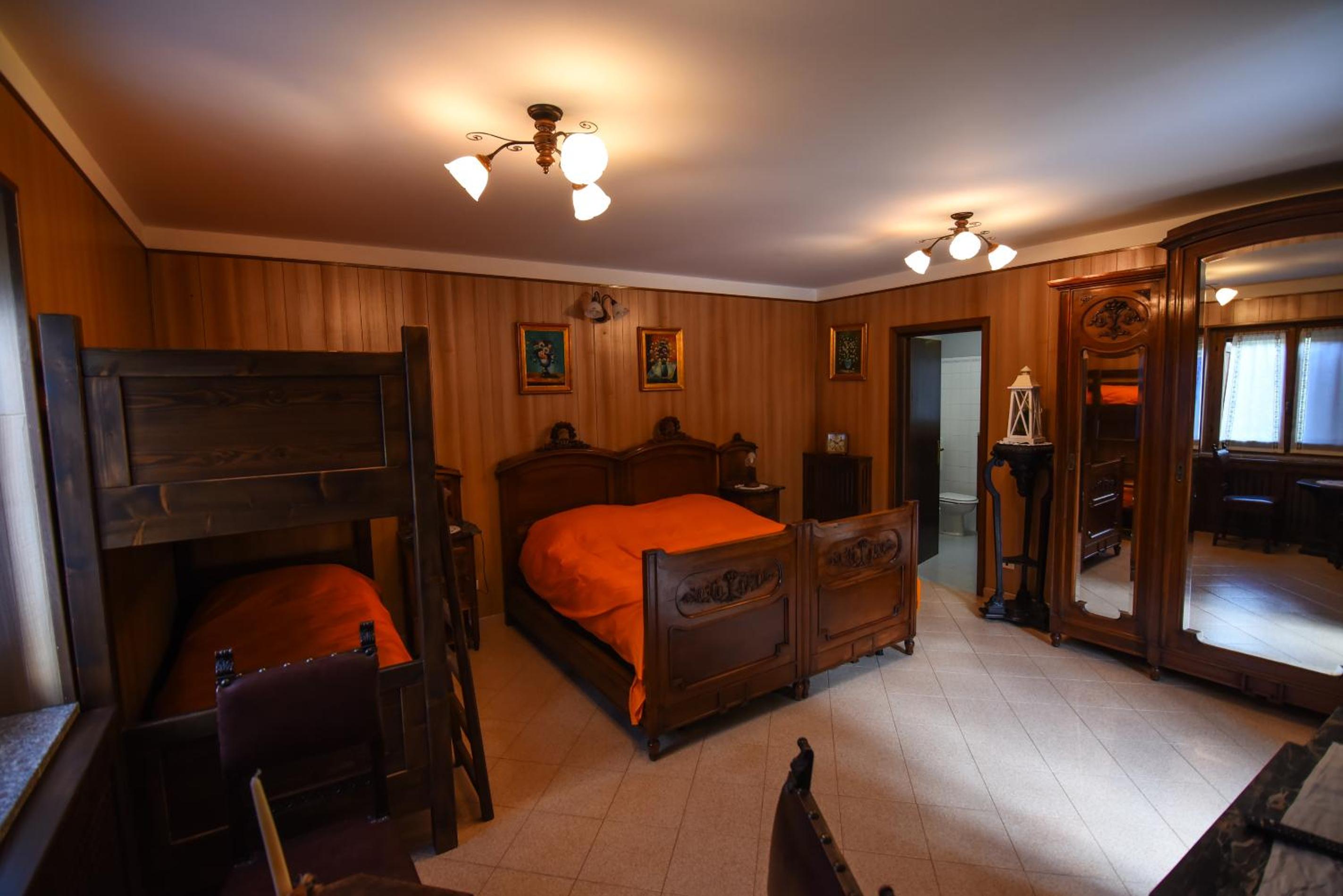 Quadruple Room with Private Bathroom - Photo 3