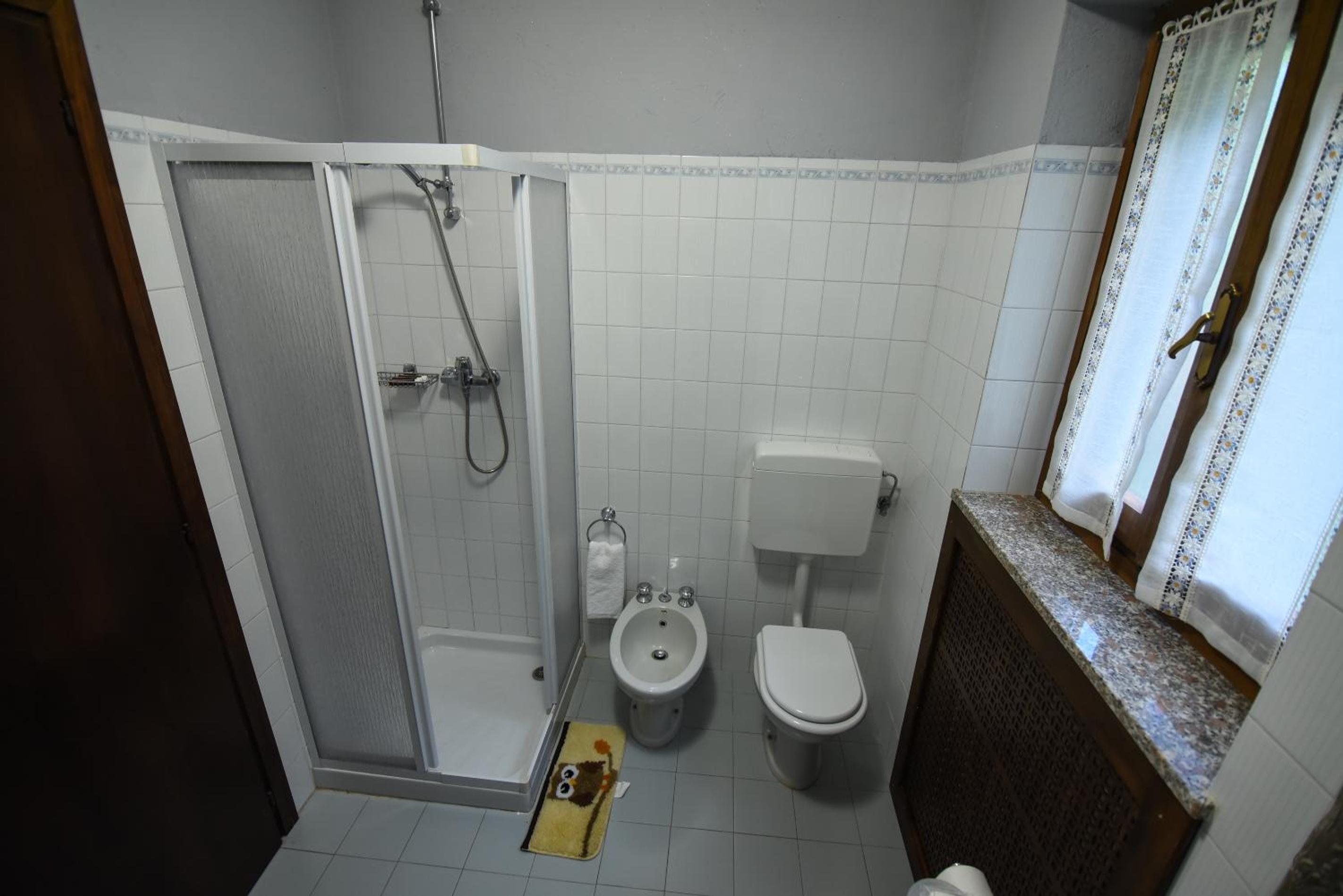 Quadruple Room with Private Bathroom - Photo 4