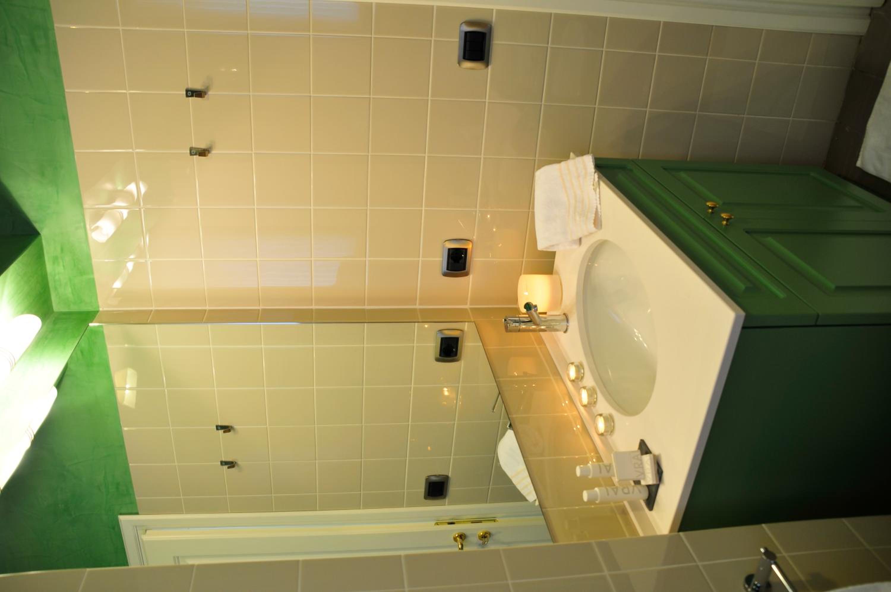 One-Bedroom Apartment (4 Adults) photo 3