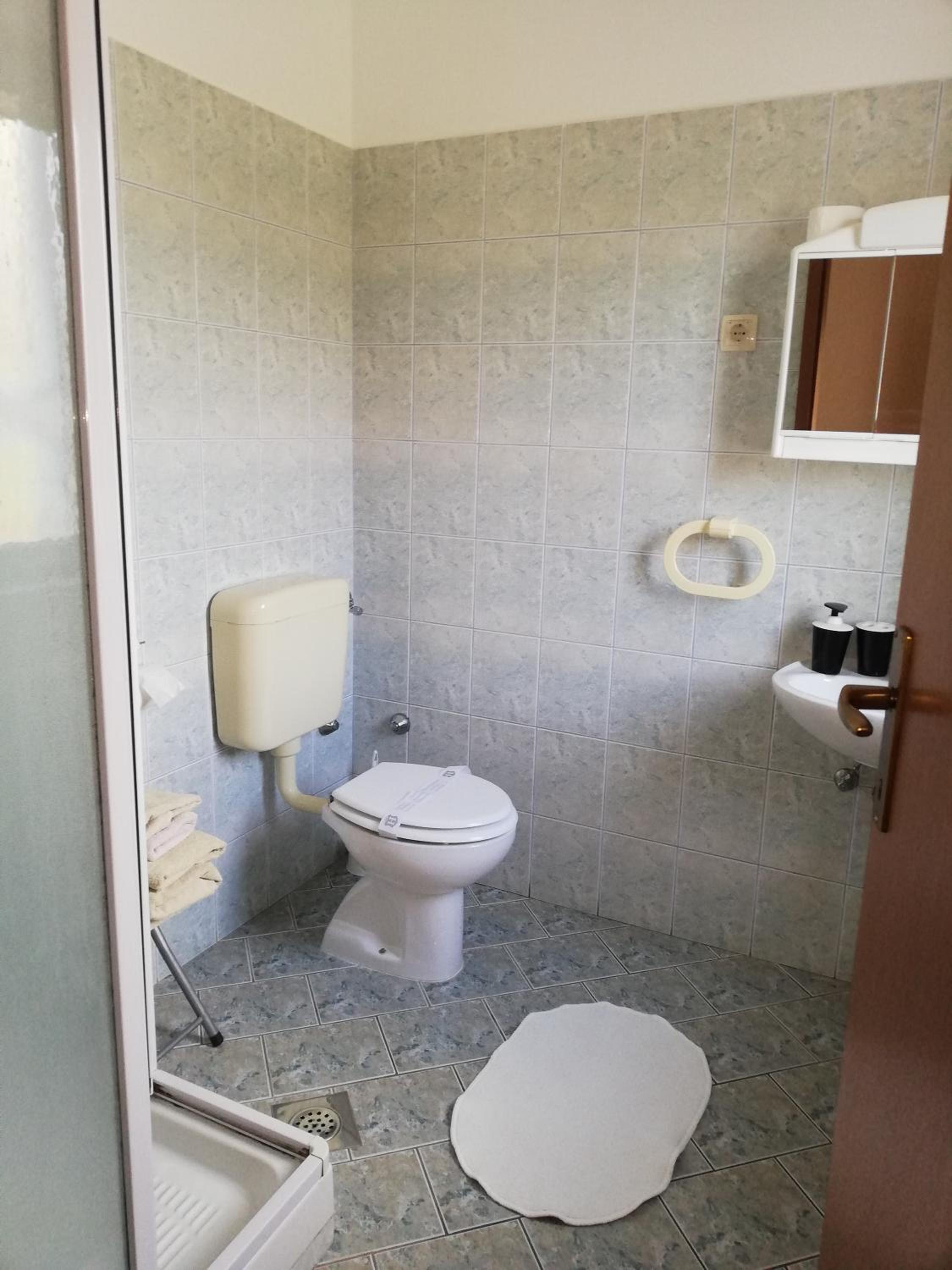 Standard Double or Twin Room with Balcony - Photo 7