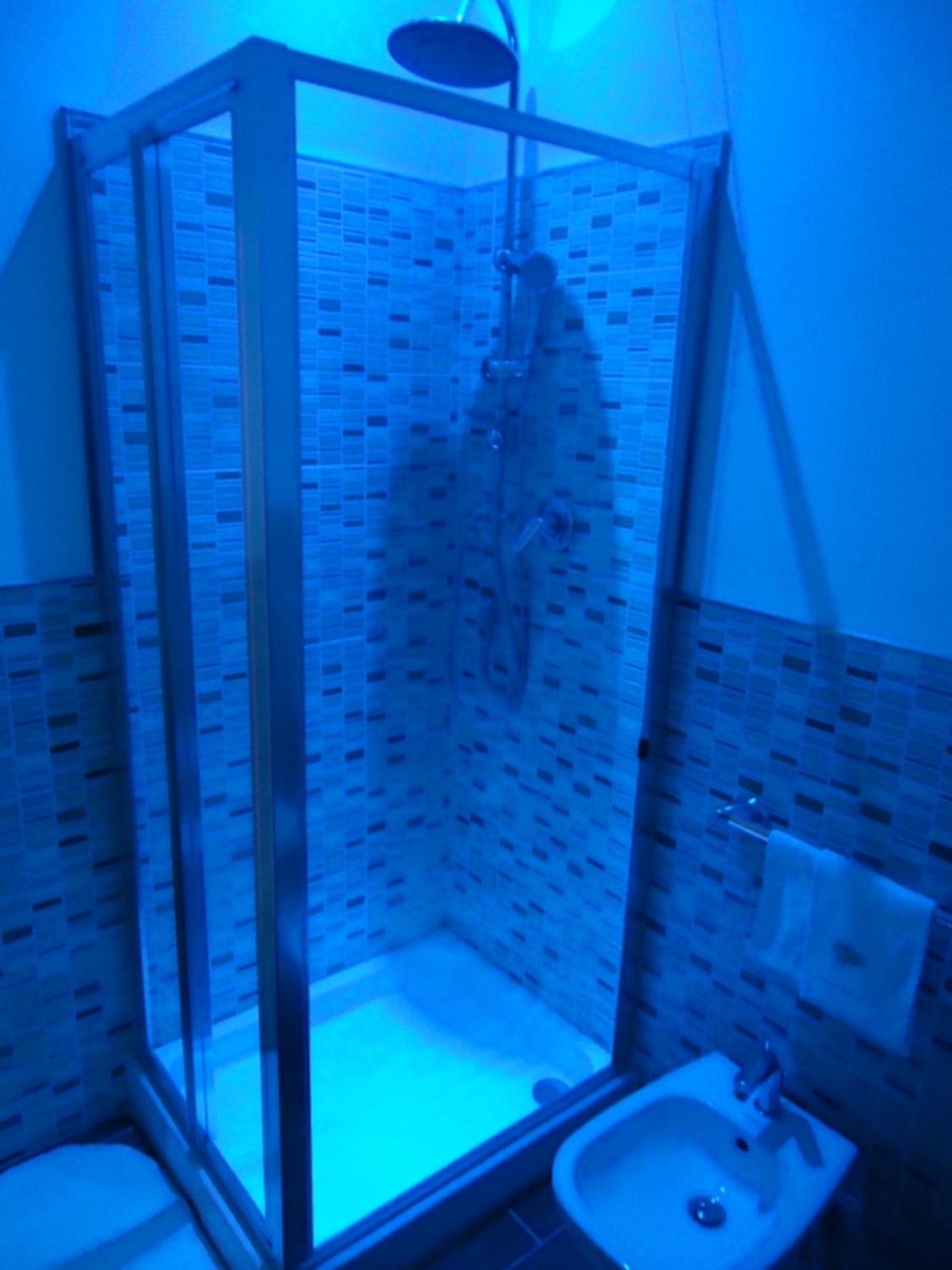 Quadruple Room with Sea View - Photo 9