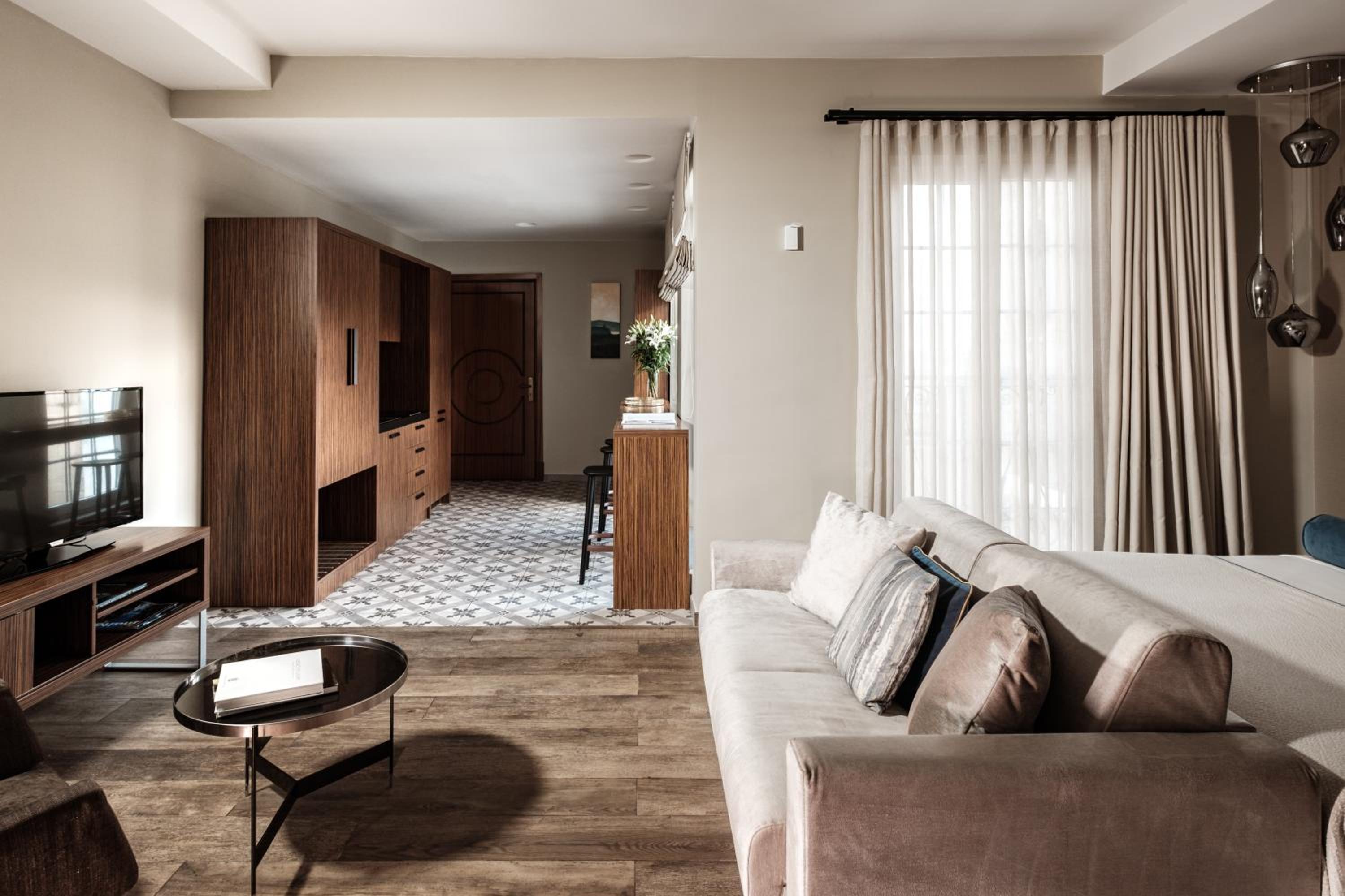 Deluxe Suite