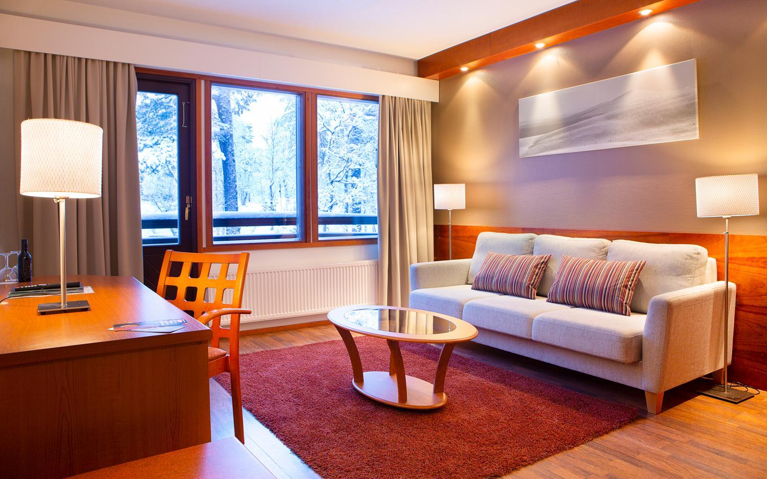 Suite - Photo 1