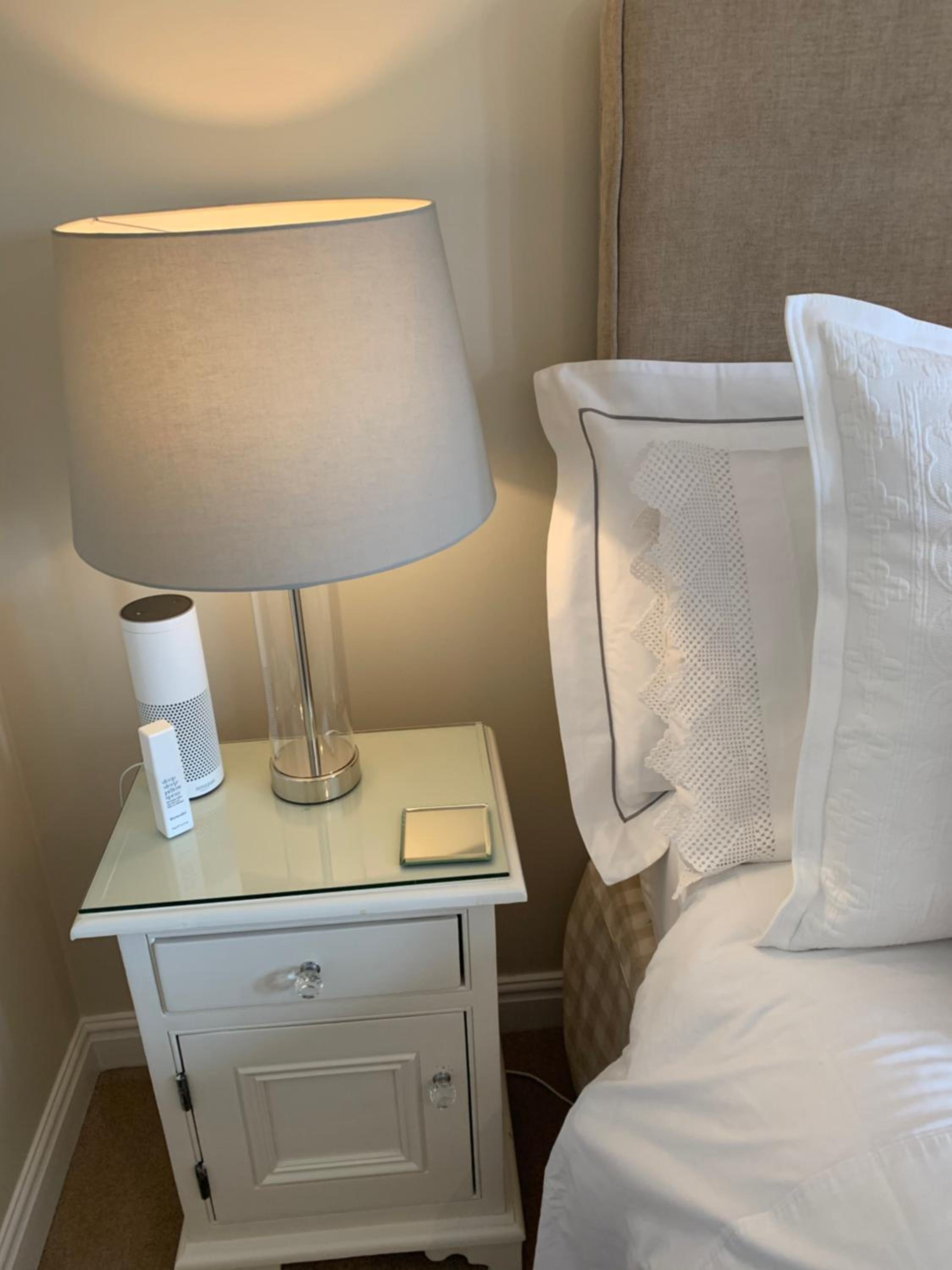 Deluxe King Room - Photo 13