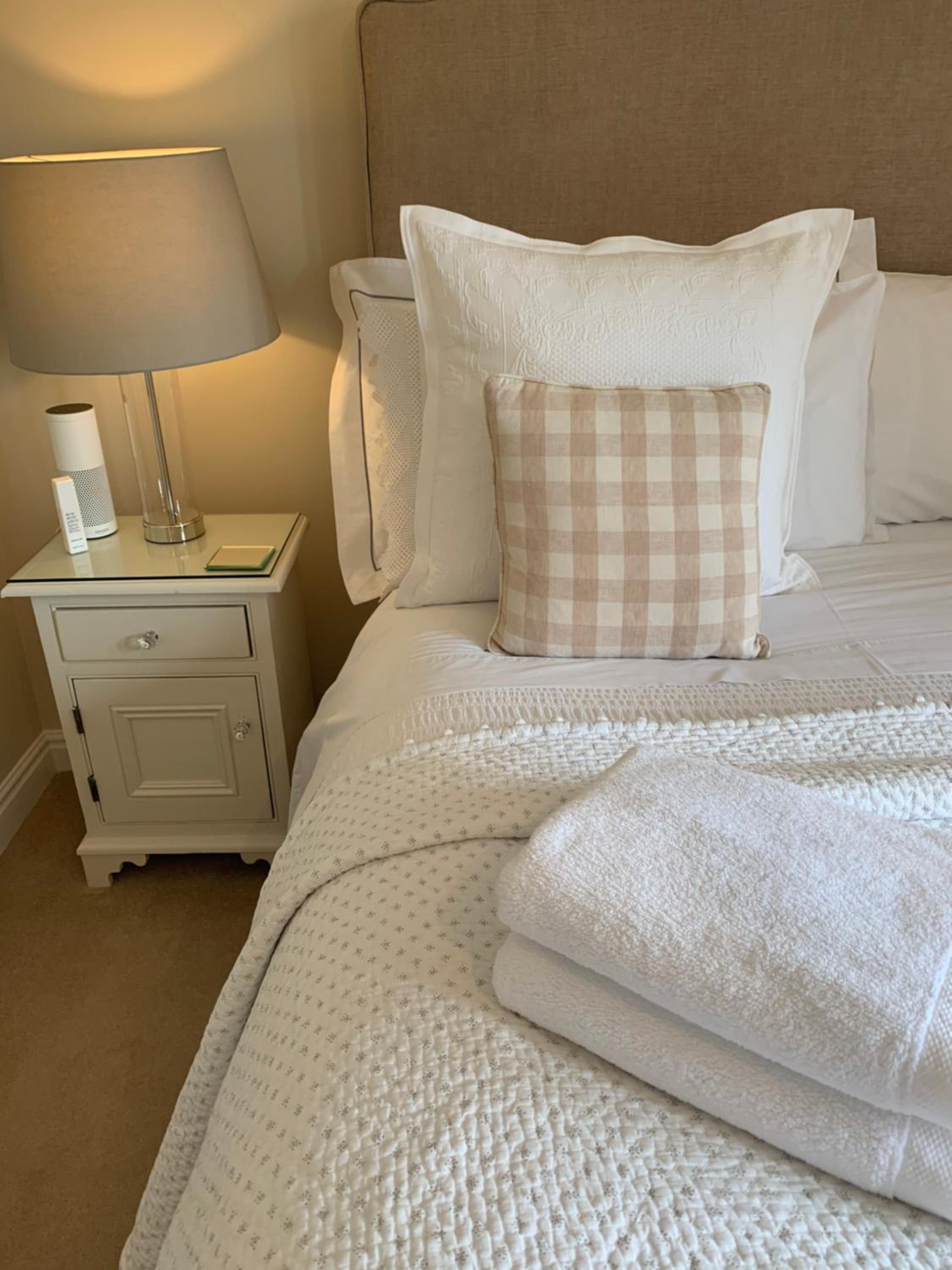 Deluxe King Room - Photo 12