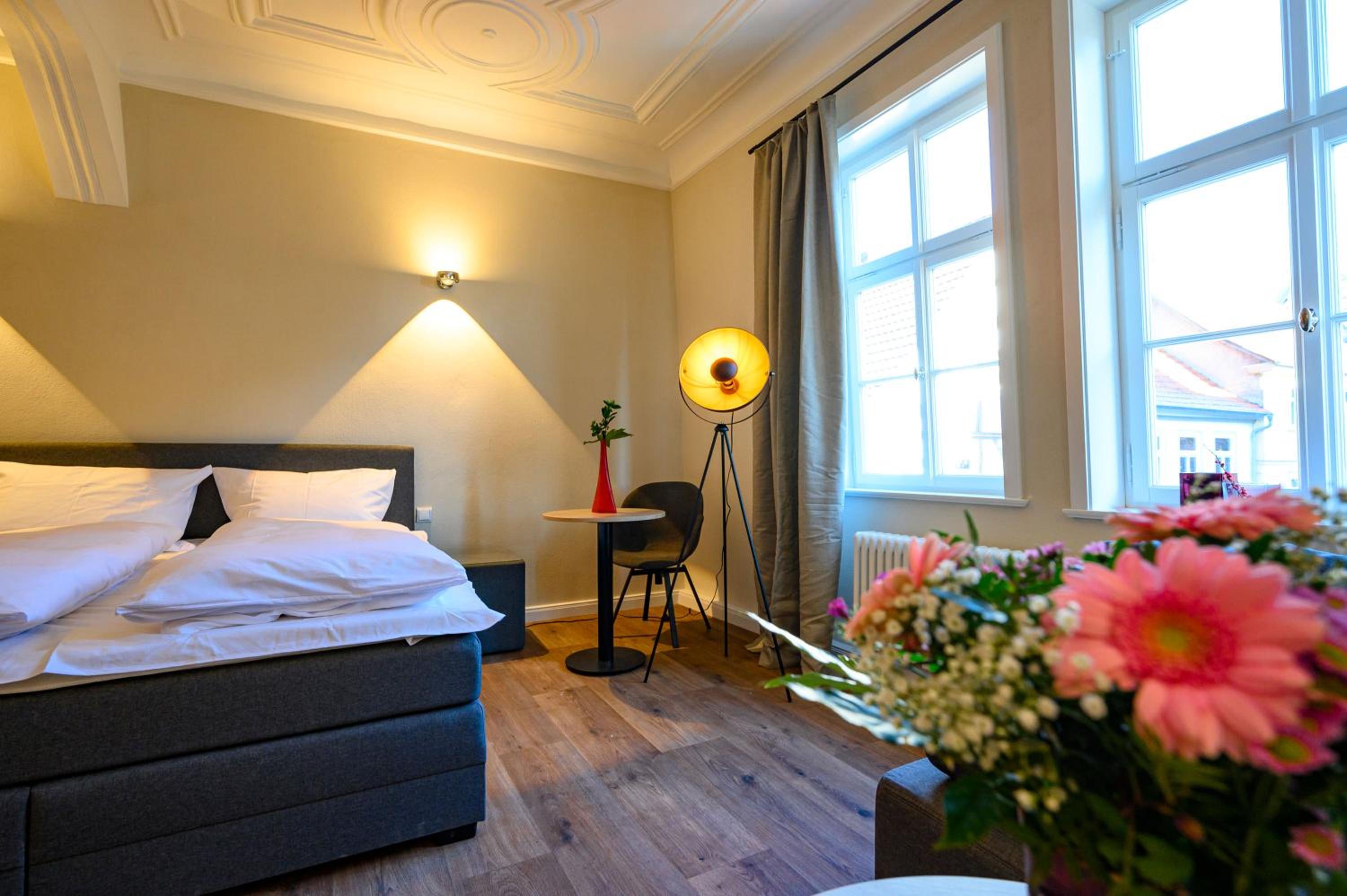 King Room with Roll-In Shower - Disability Access photo 2