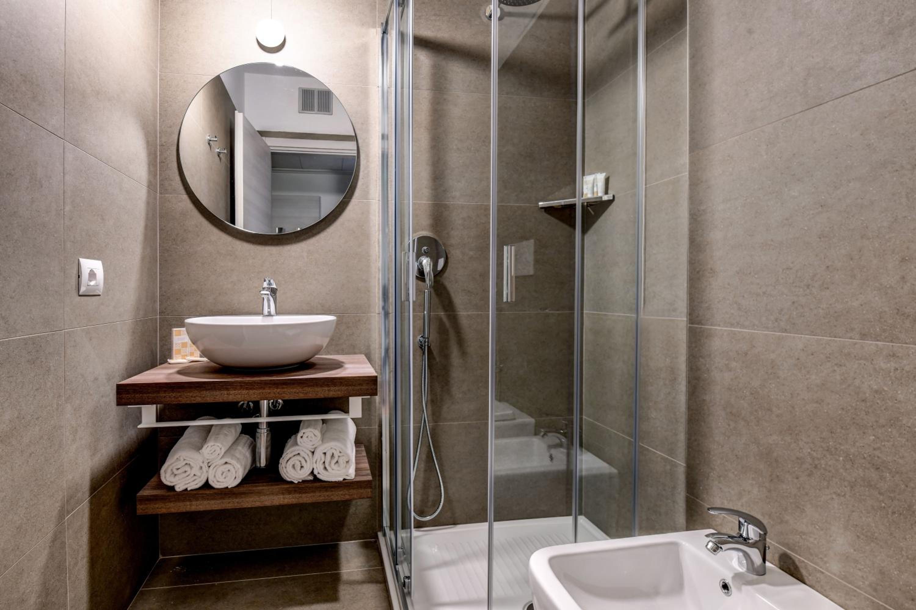 Double Room - Photo 13