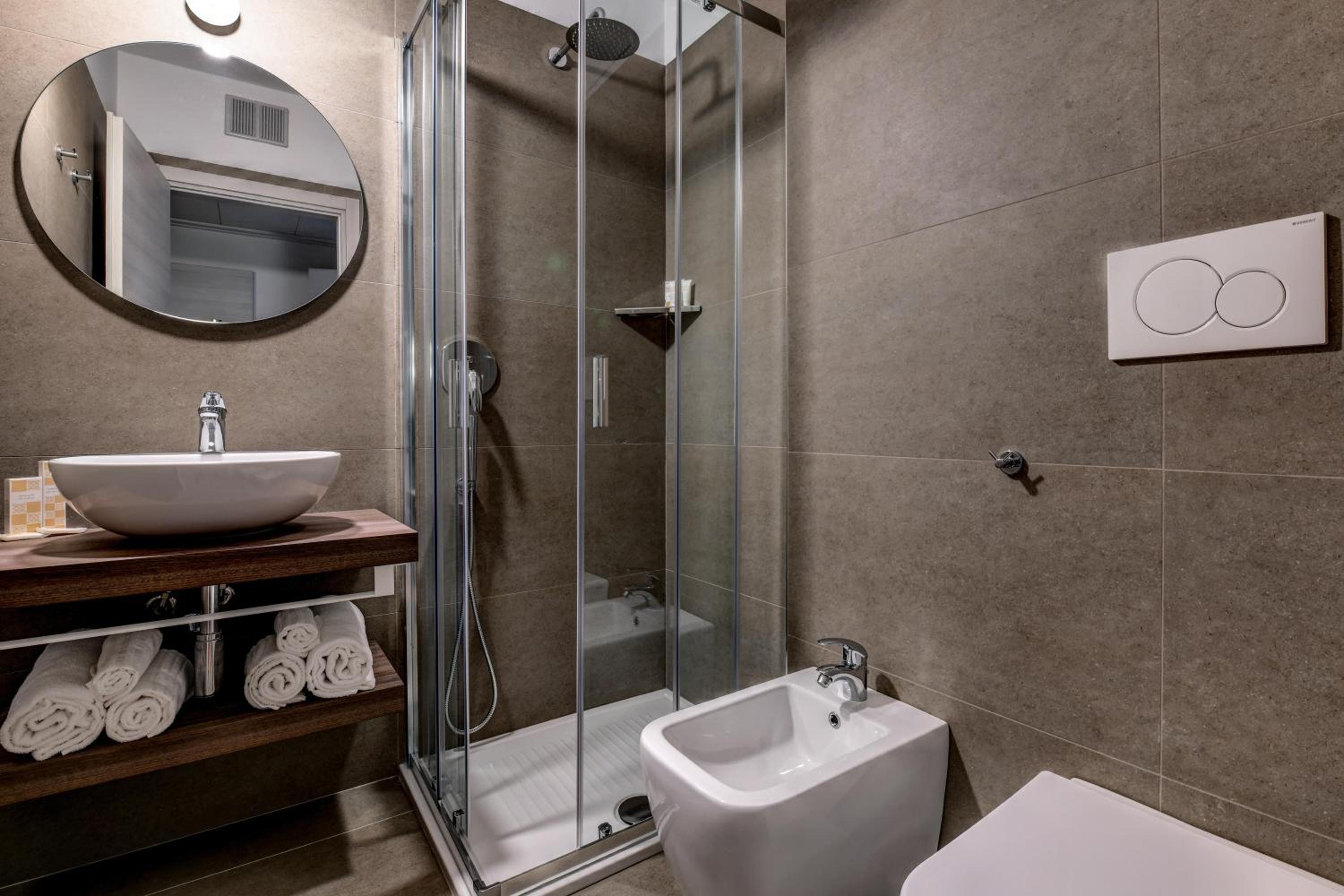 Double Room - Photo 12