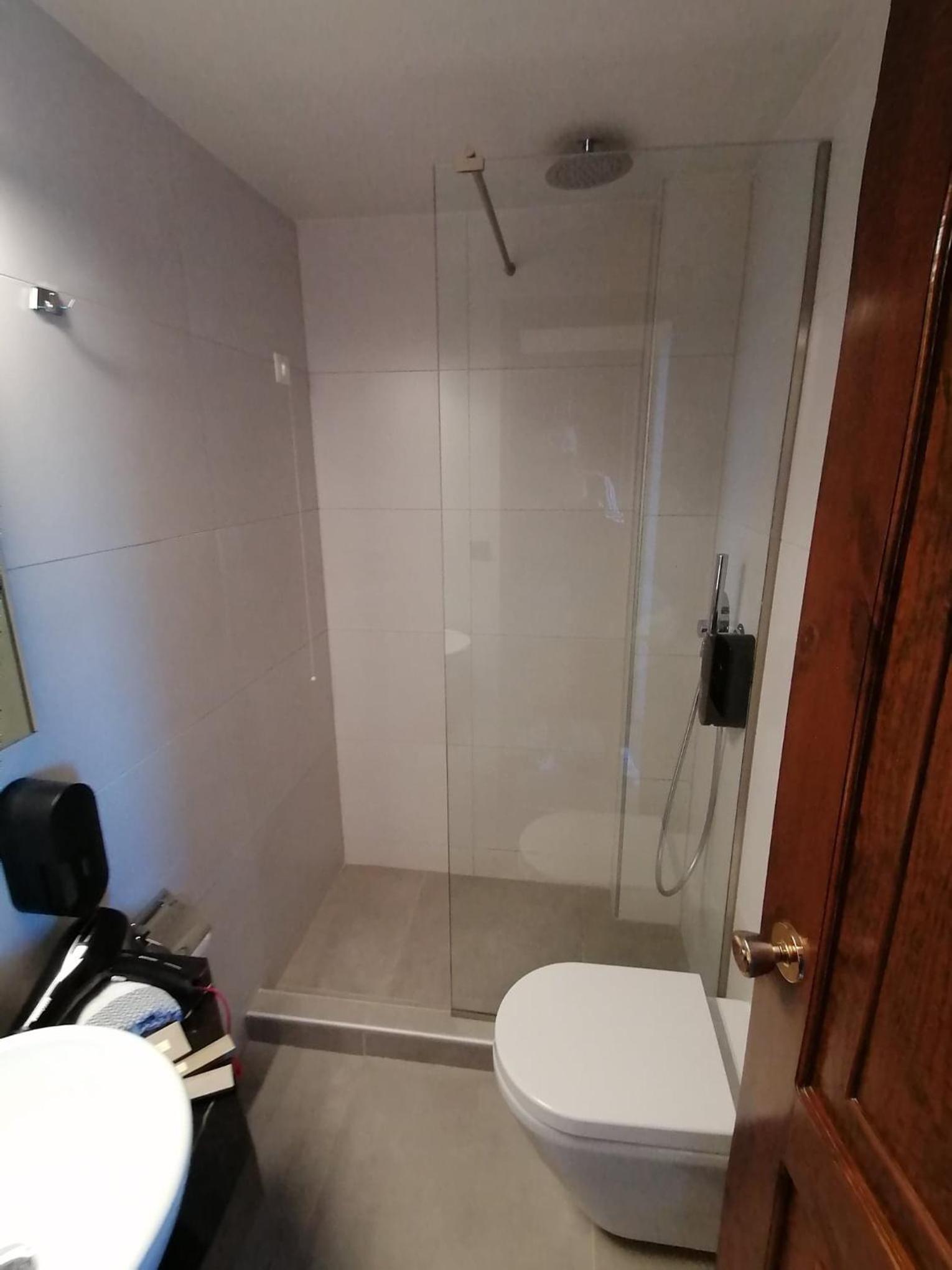 Double or Twin Room thumbnail 5