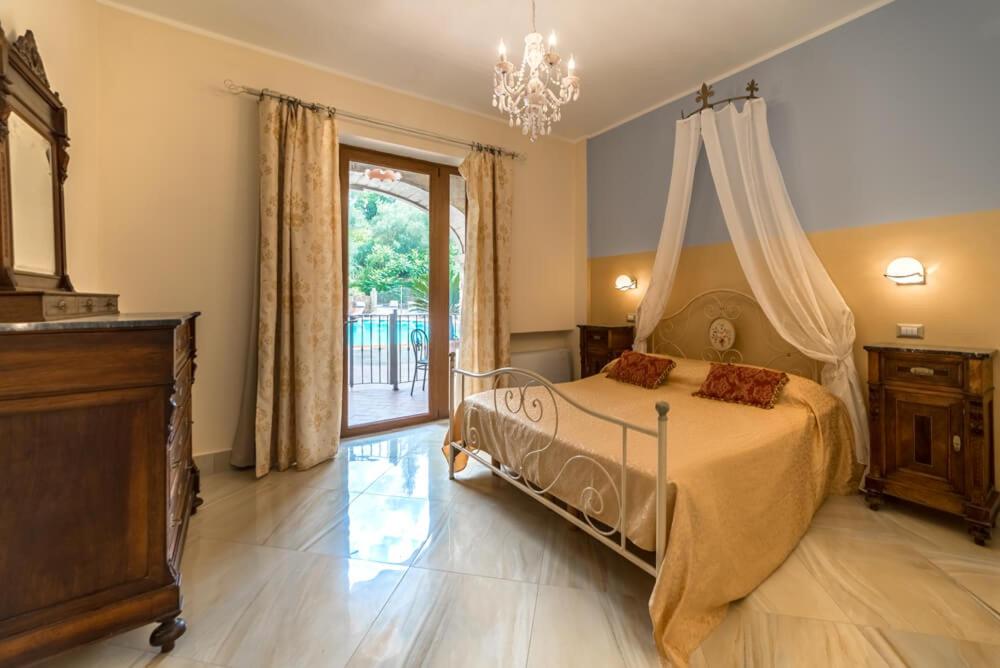 Double Room with Pool View - Photo 2