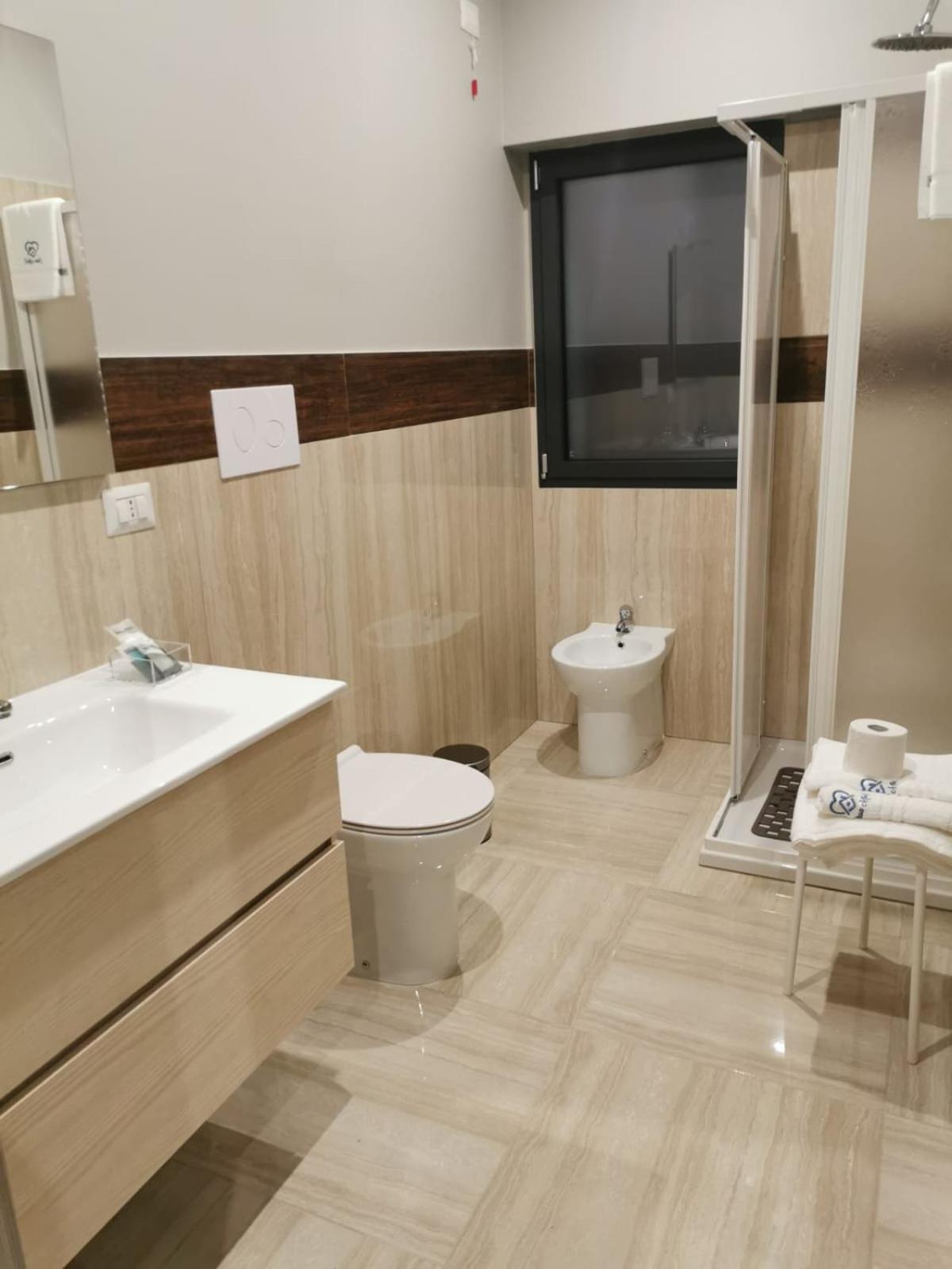 Family Room with Private Bathroom - Photo 4