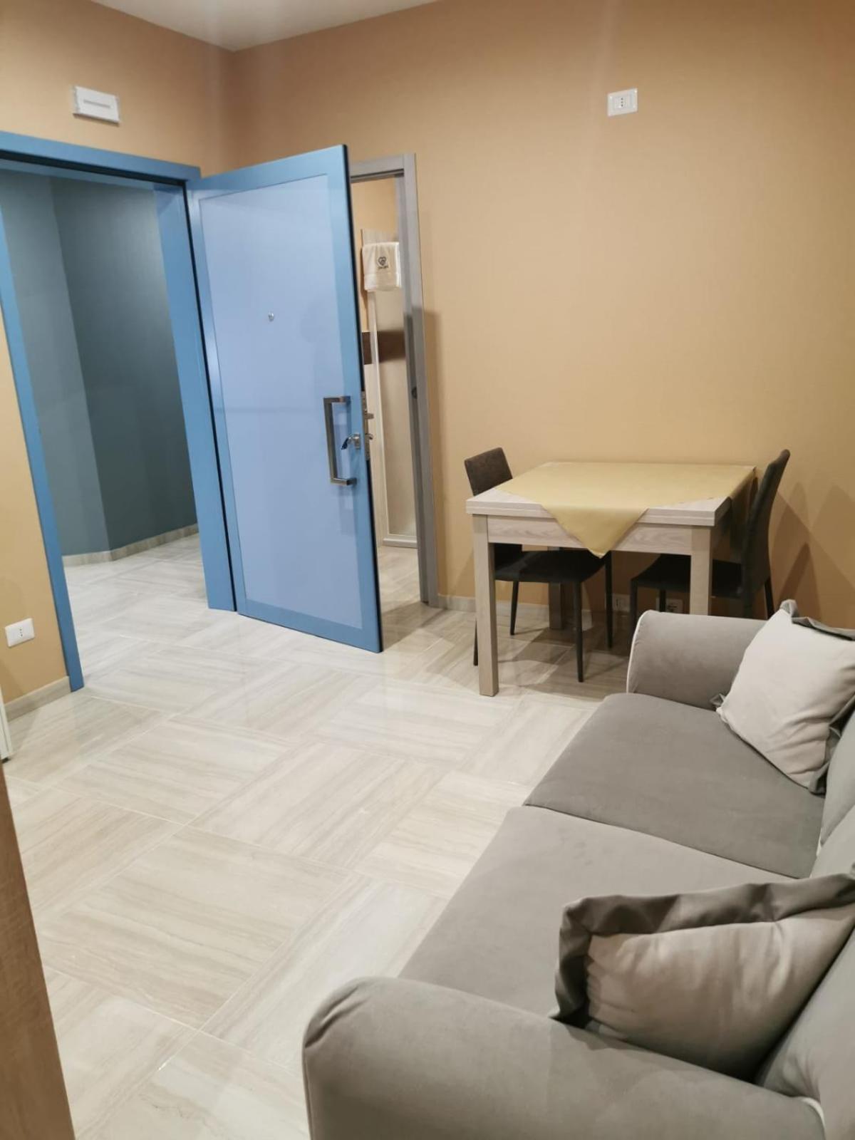 Double Room with Private Bathroom - Photo 2