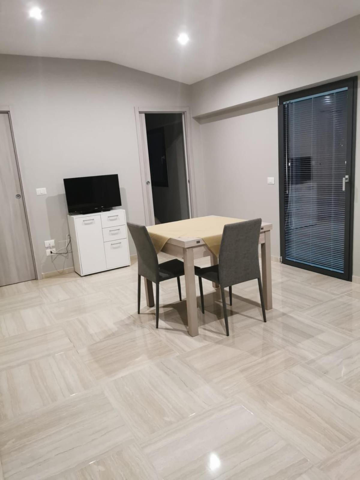 Family Room with Private Bathroom - Photo 2