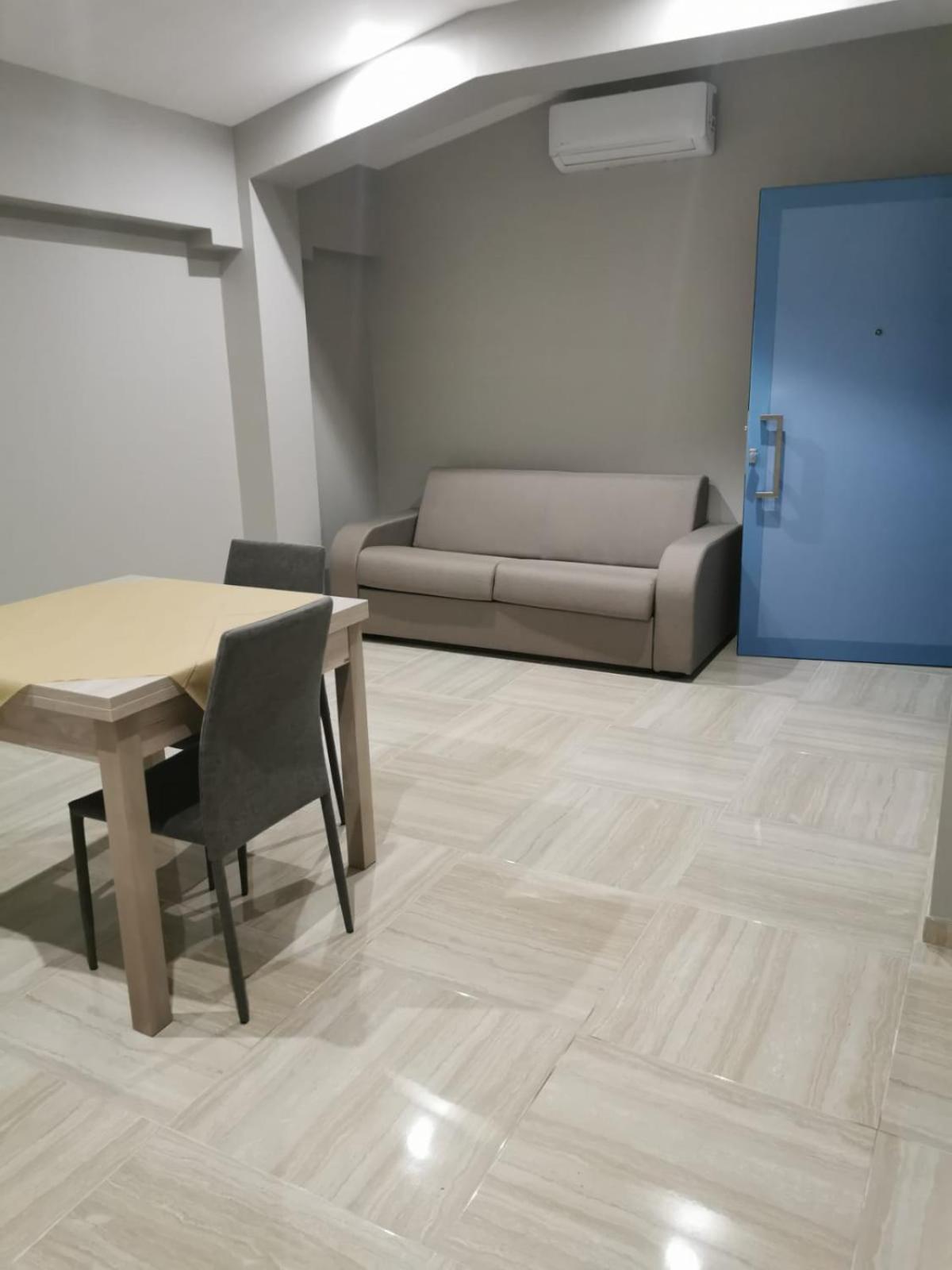 Family Room with Private Bathroom - Photo 3