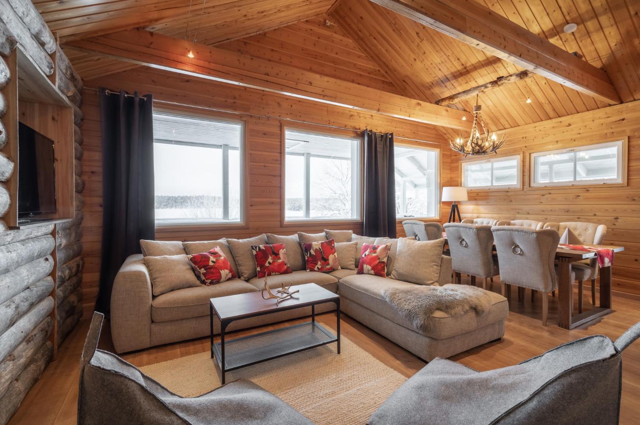 Four-Bedroom Villa with Lake View and Sauna photo 1