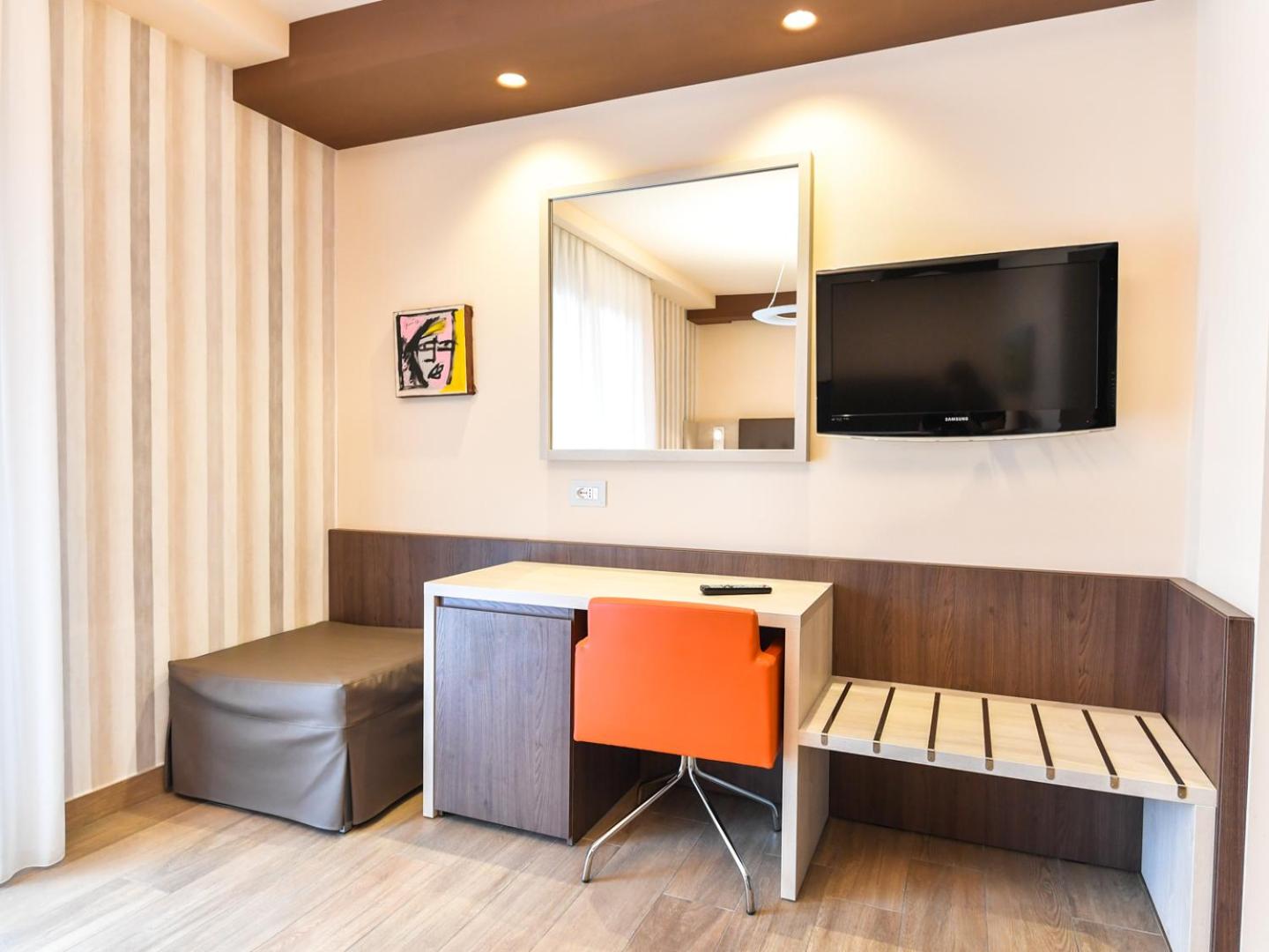 Double or Twin Room - Photo 5