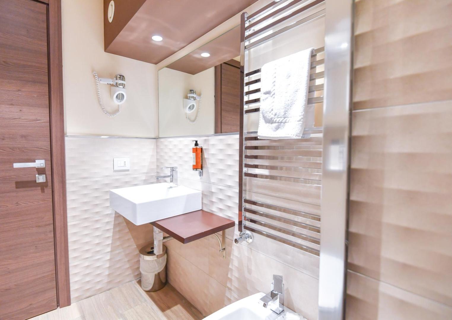 Double or Twin Room - Photo 3
