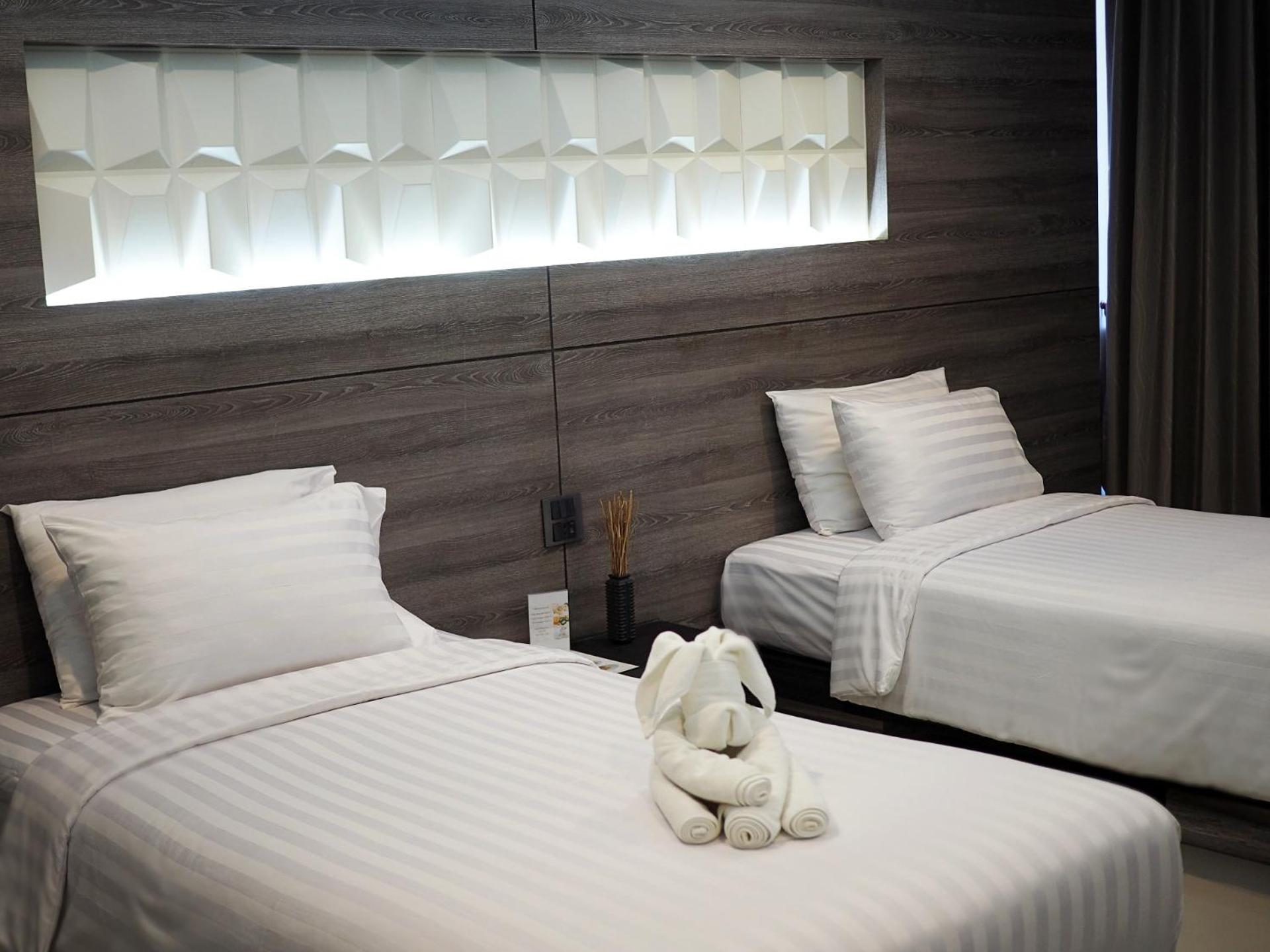 Deluxe Twin Room with Sea View - Photo 11