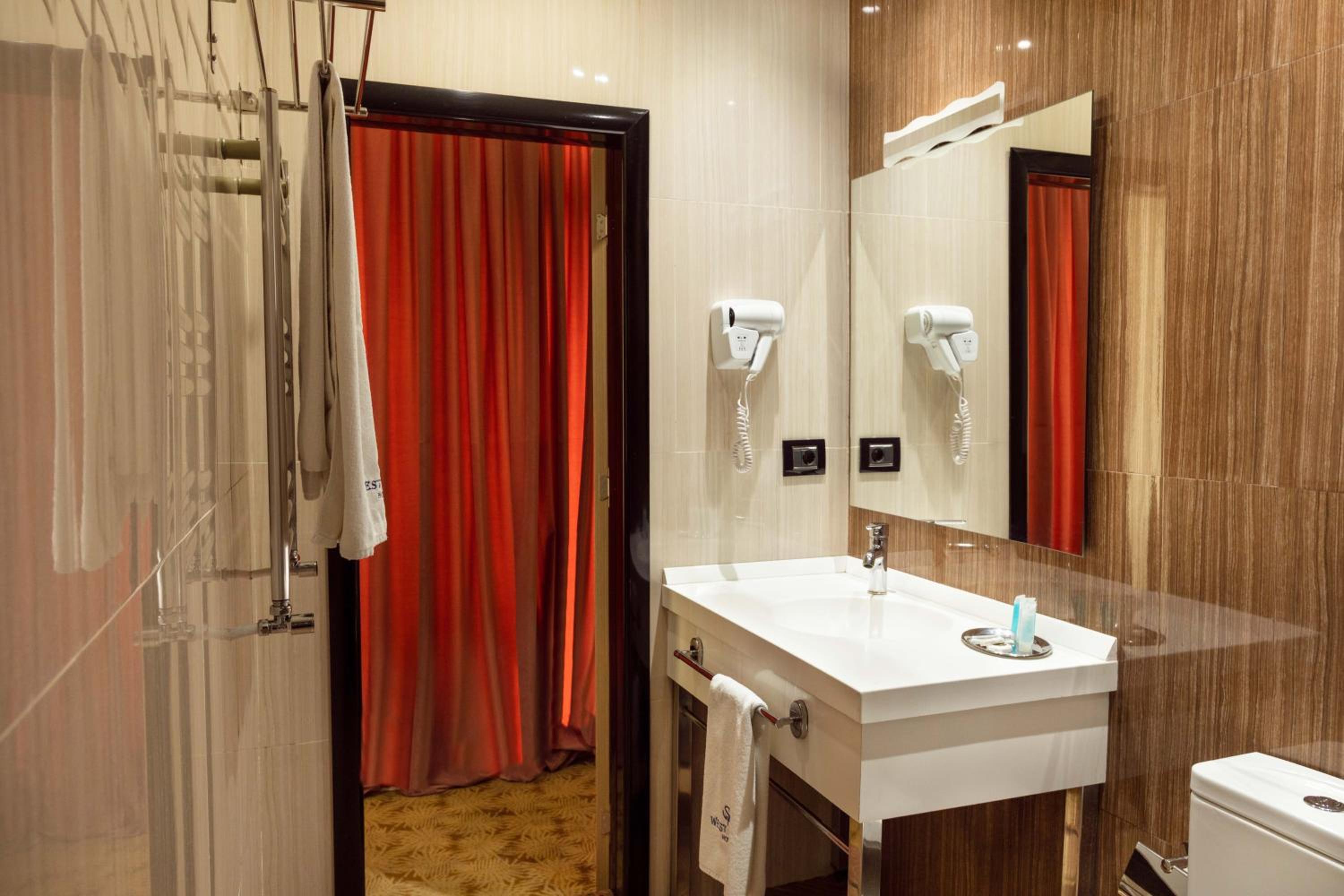 Deluxe Triple Room photo 3