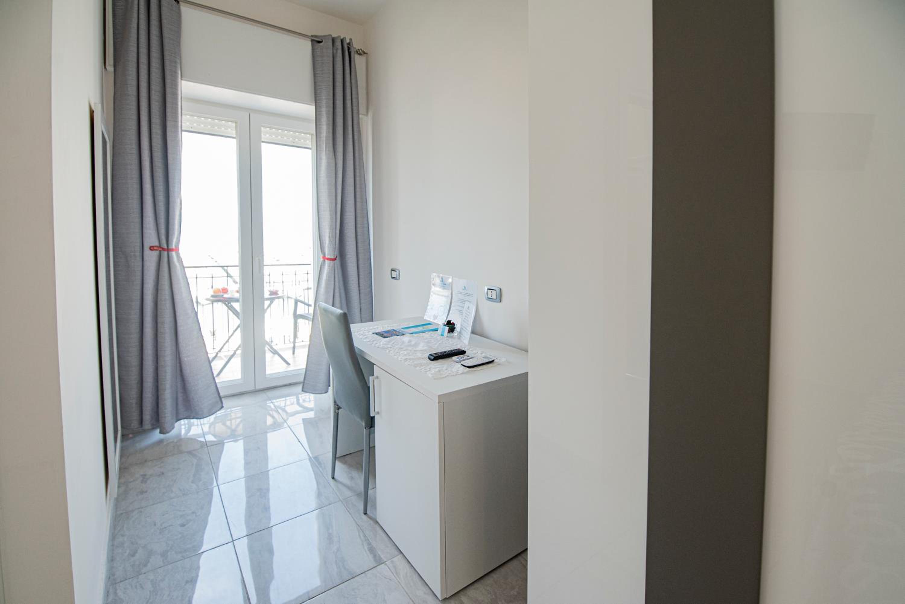 Double Room with Balcony and Sea View photo 2