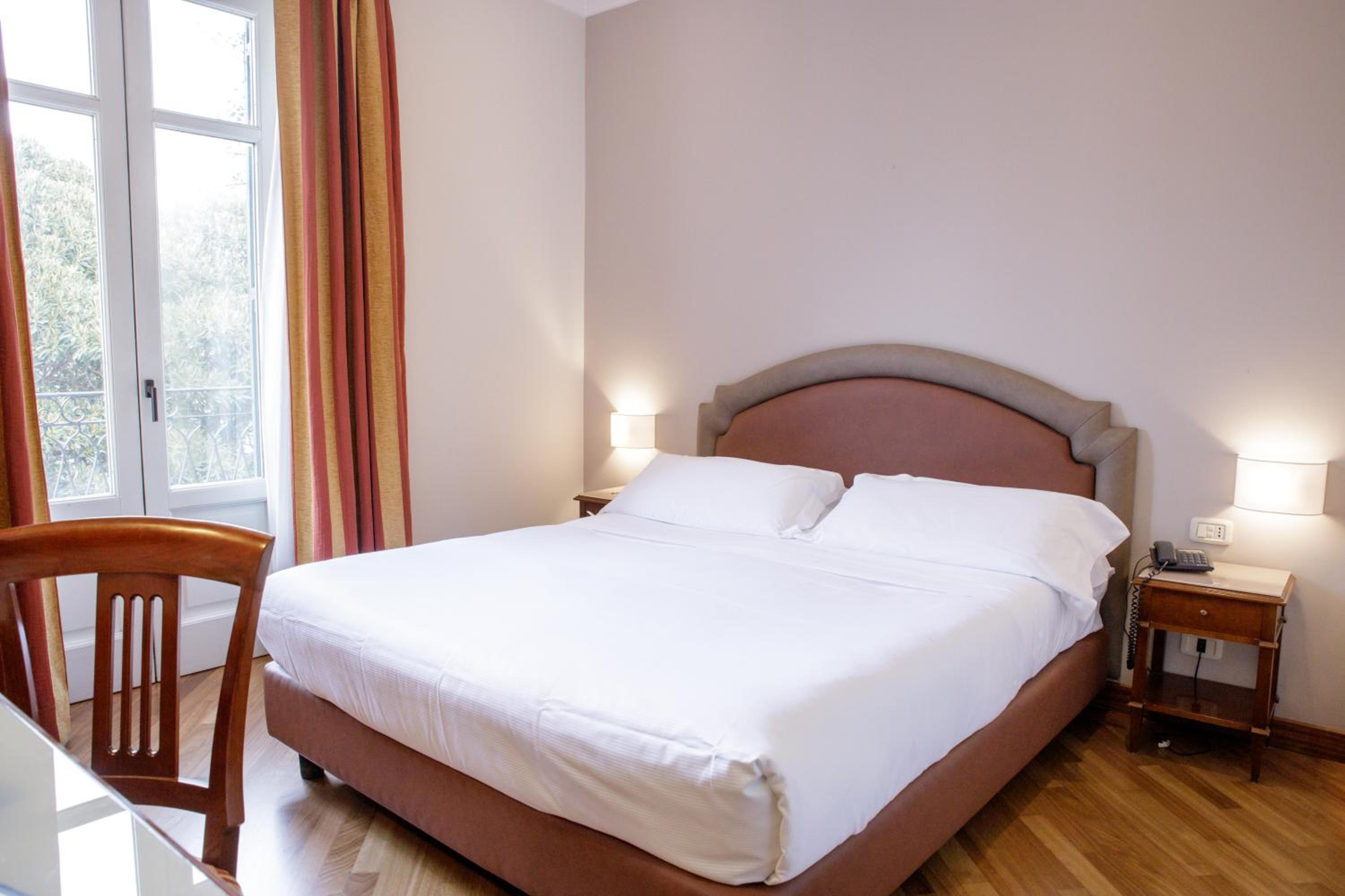 Deluxe King Room with Balcony - Photo 1