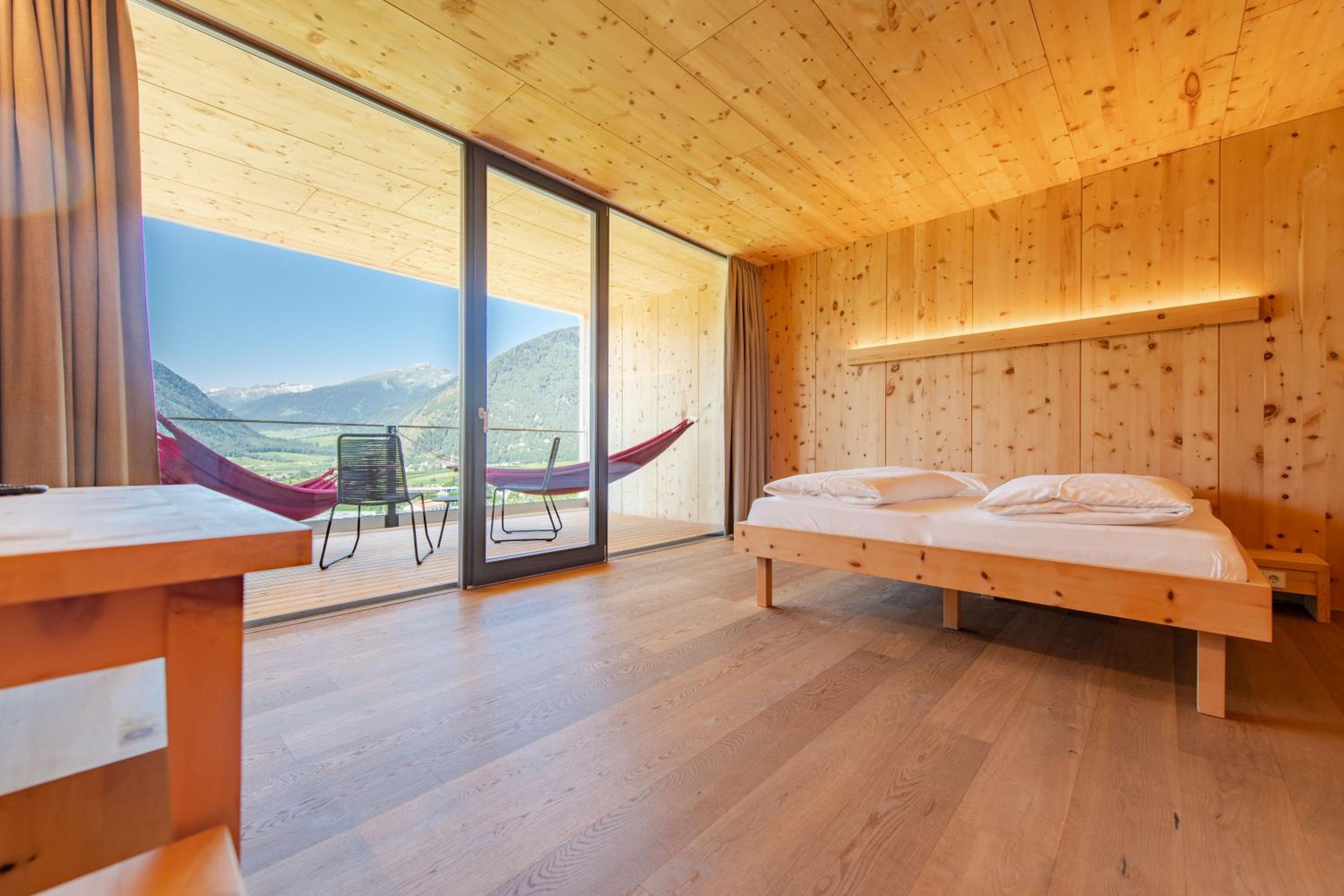 Deluxe Double Room with Balcony - Photo 4