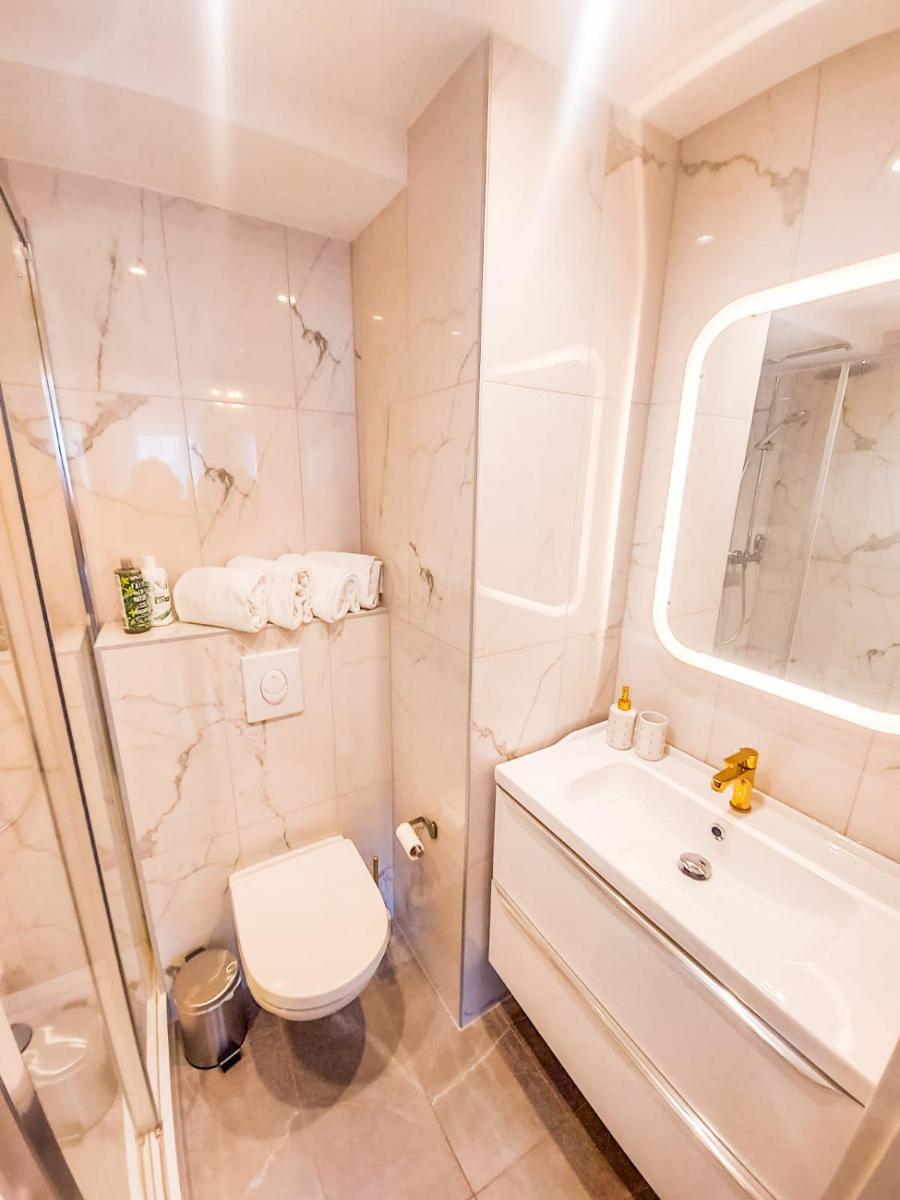 One-Bedroom Apartment - Photo 7
