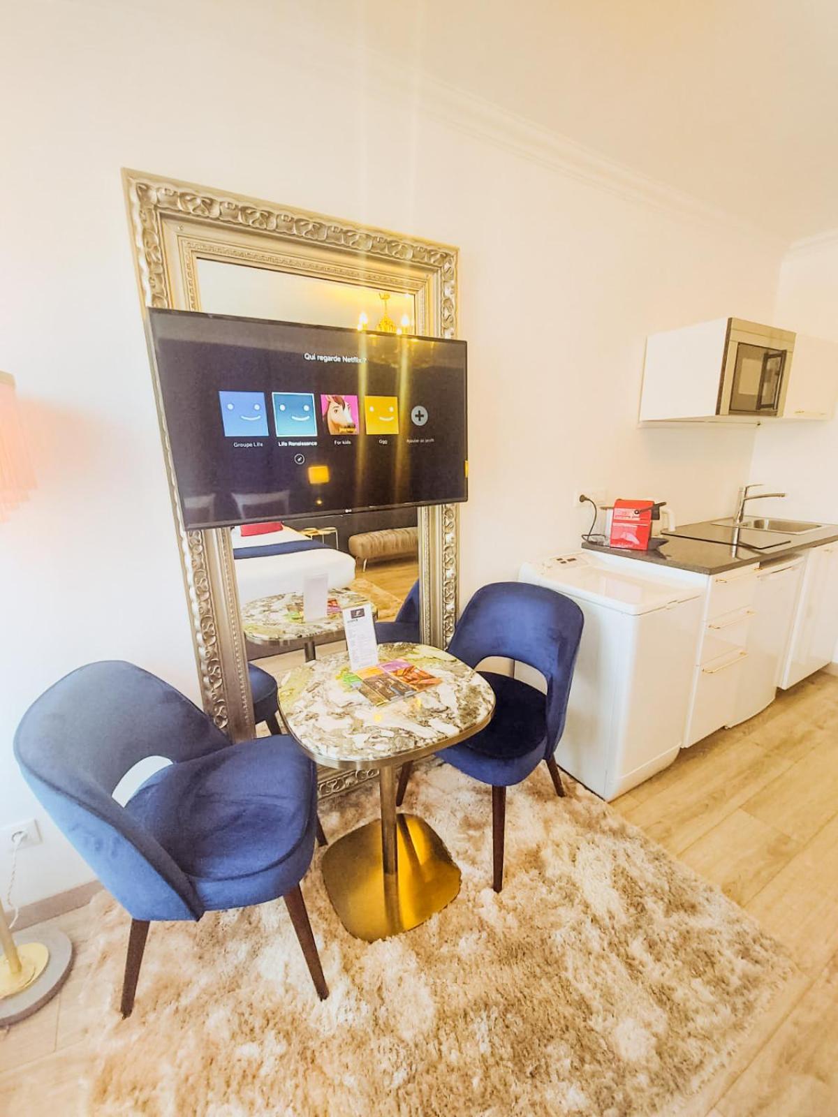 One-Bedroom Apartment - Photo 8
