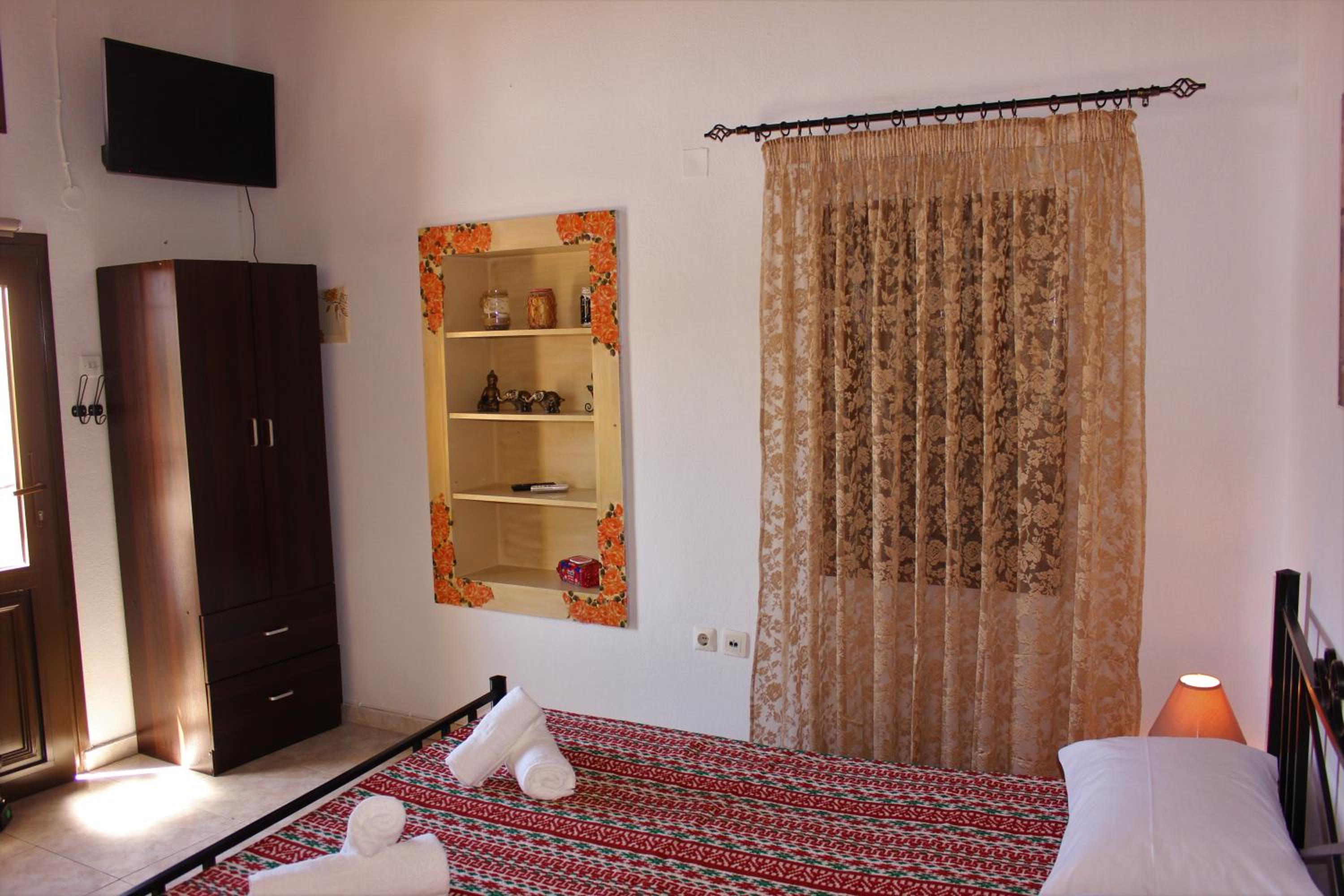 One-Bedroom Apartment - Photo 14