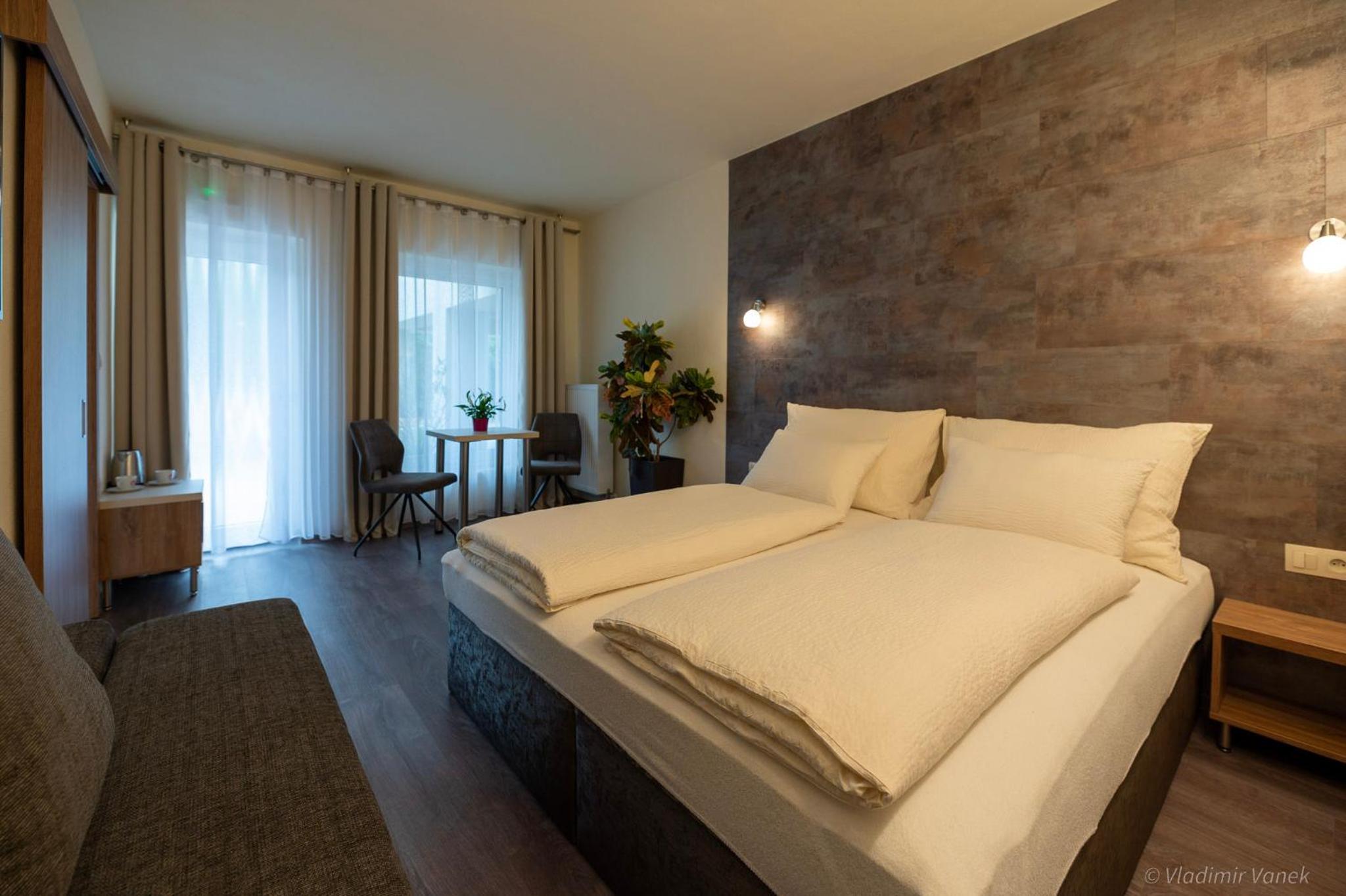 Double Room with Balcony (2 Adults + 1 Child) - Photo 3