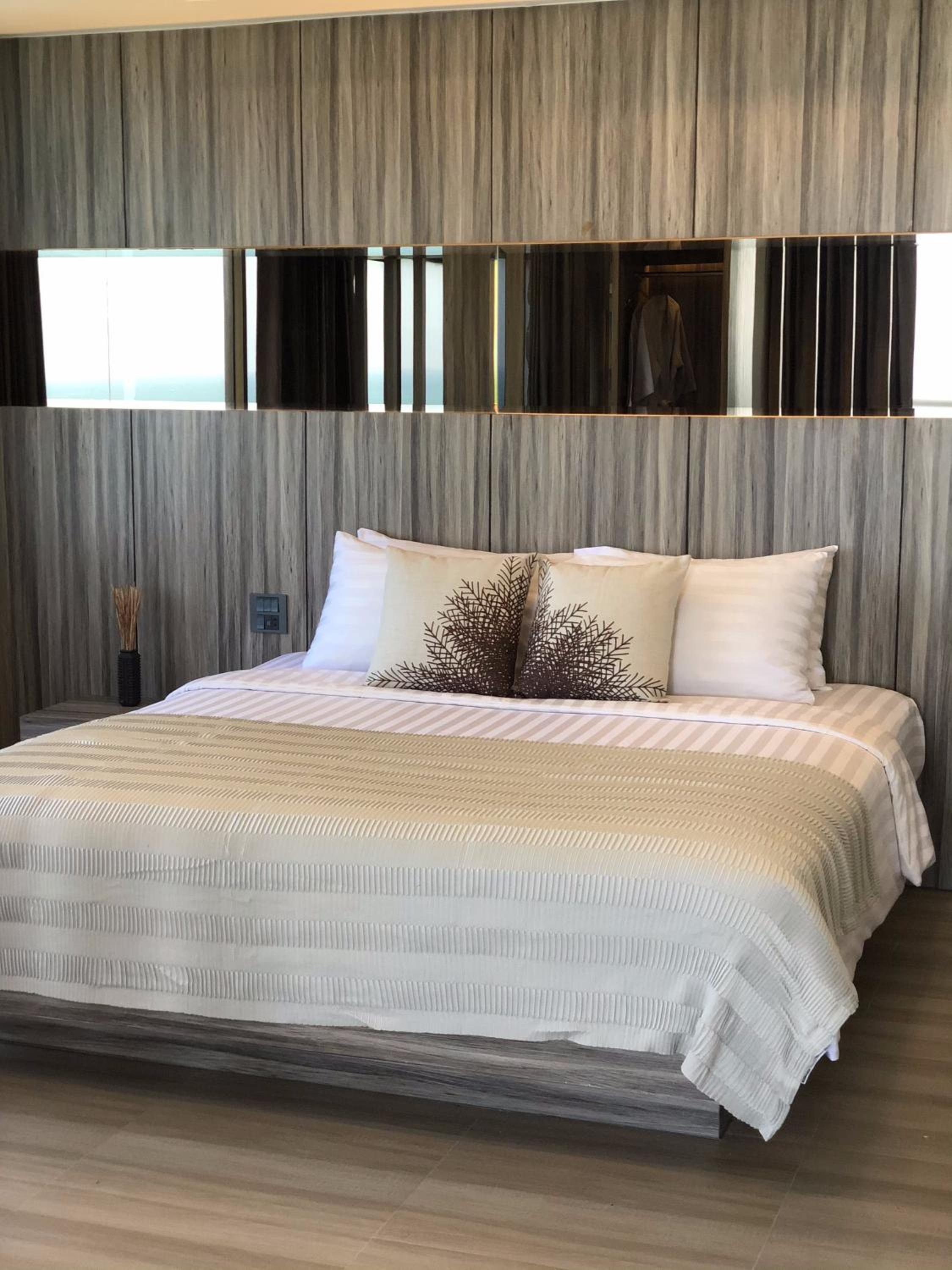 Suite with City View - Photo 3