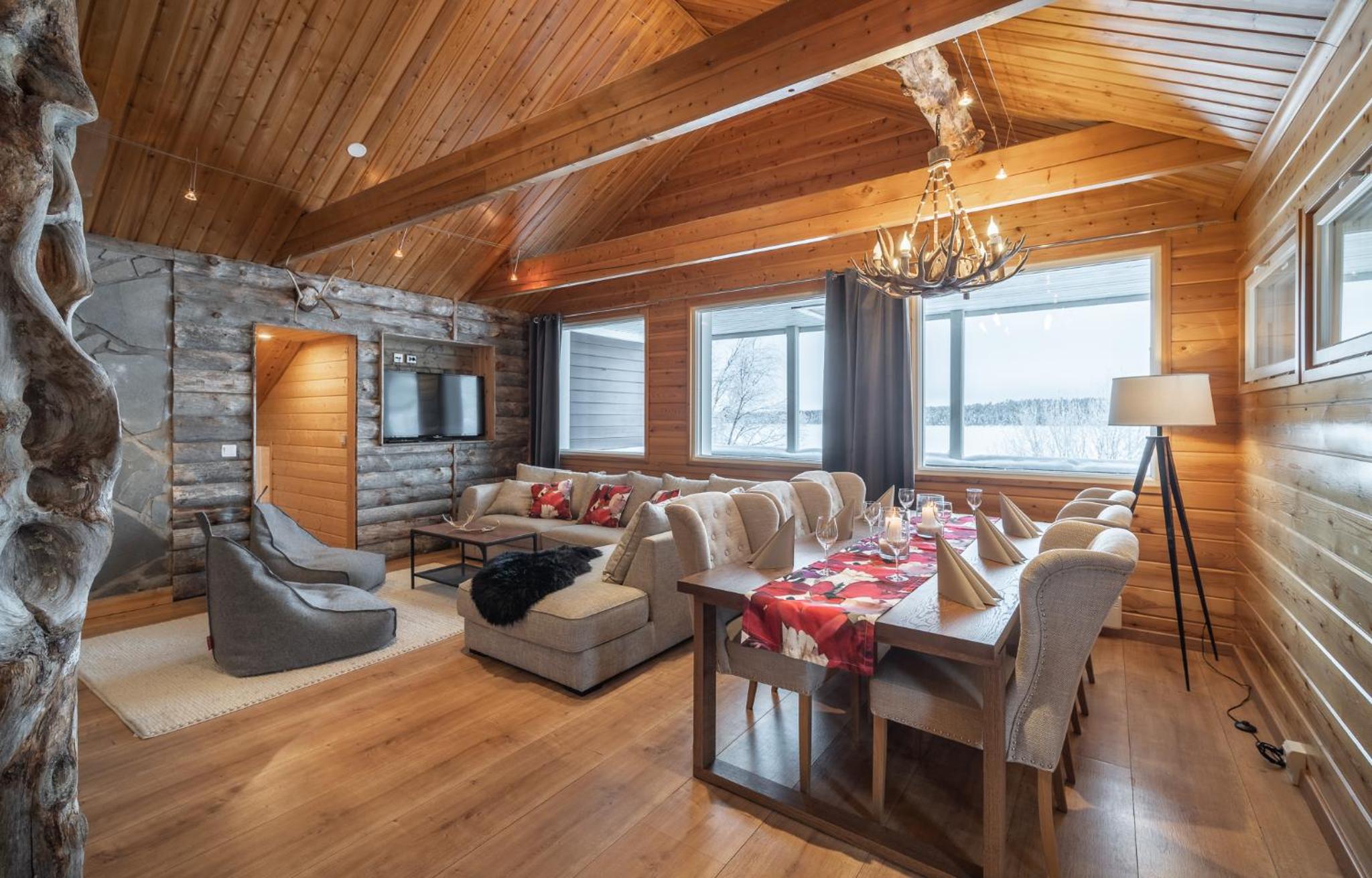 Four-Bedroom Villa with Lake View and Sauna photo 2