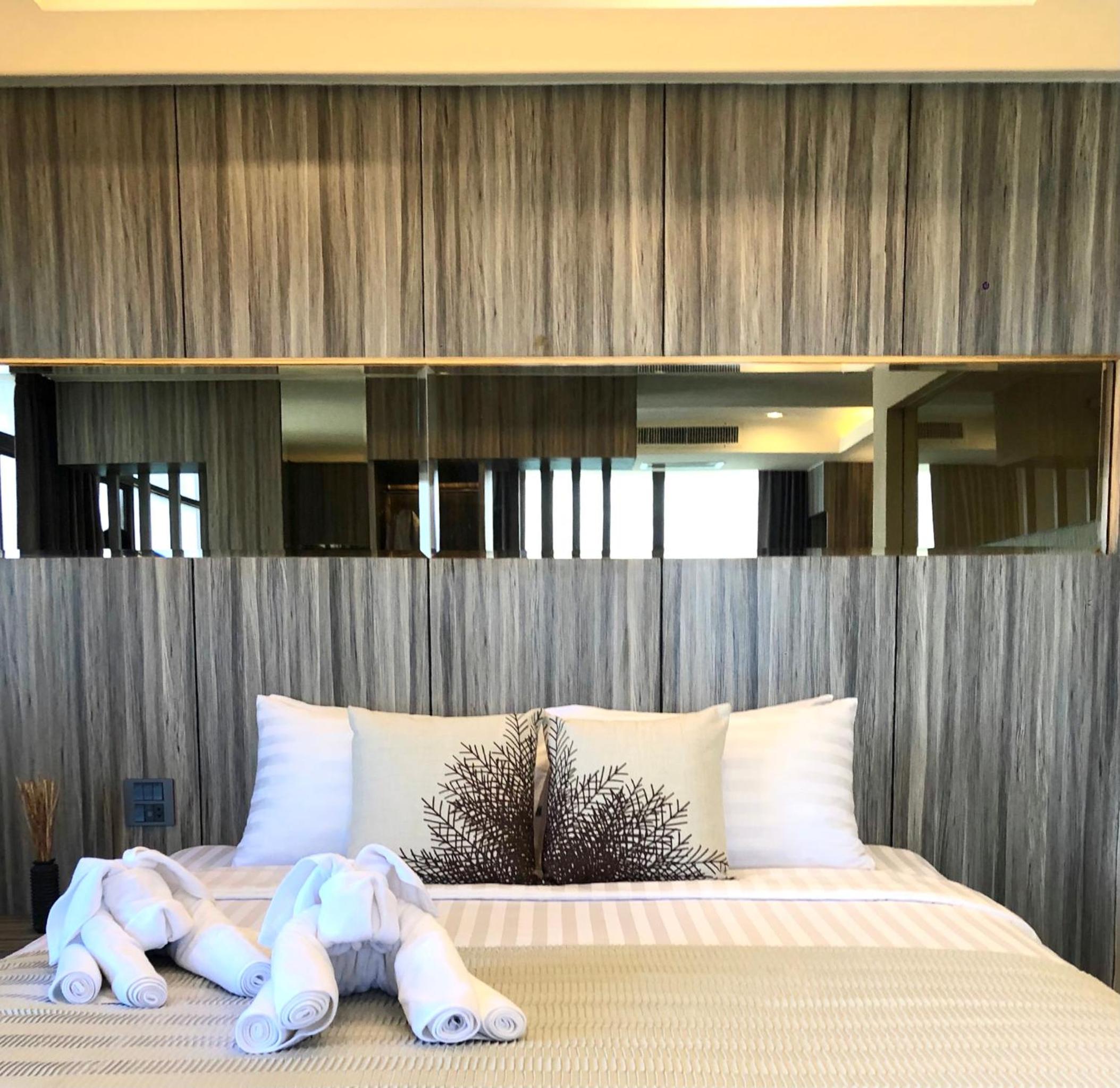Suite with City View - Photo 2