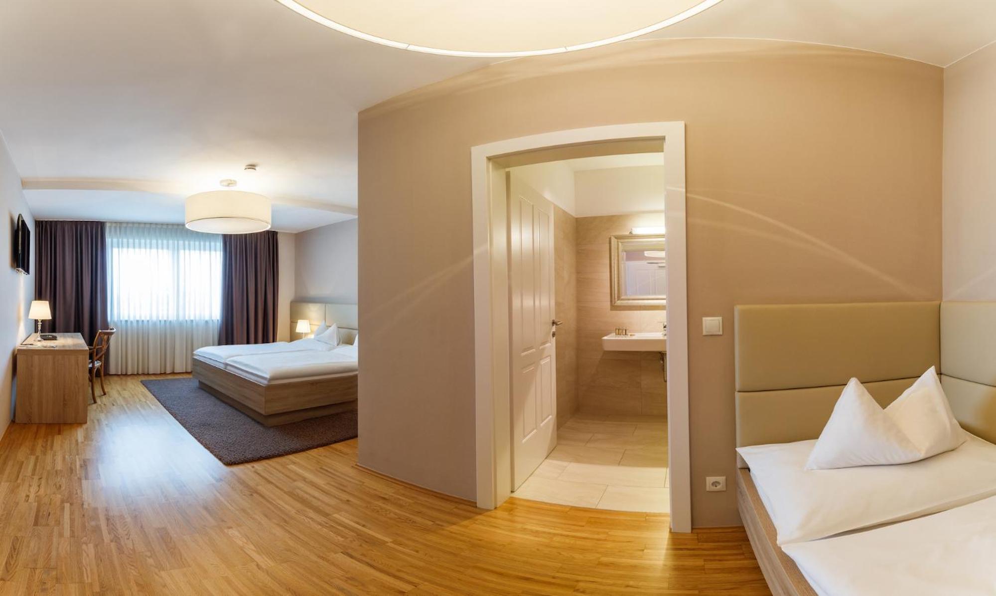 Double Room - Photo 8