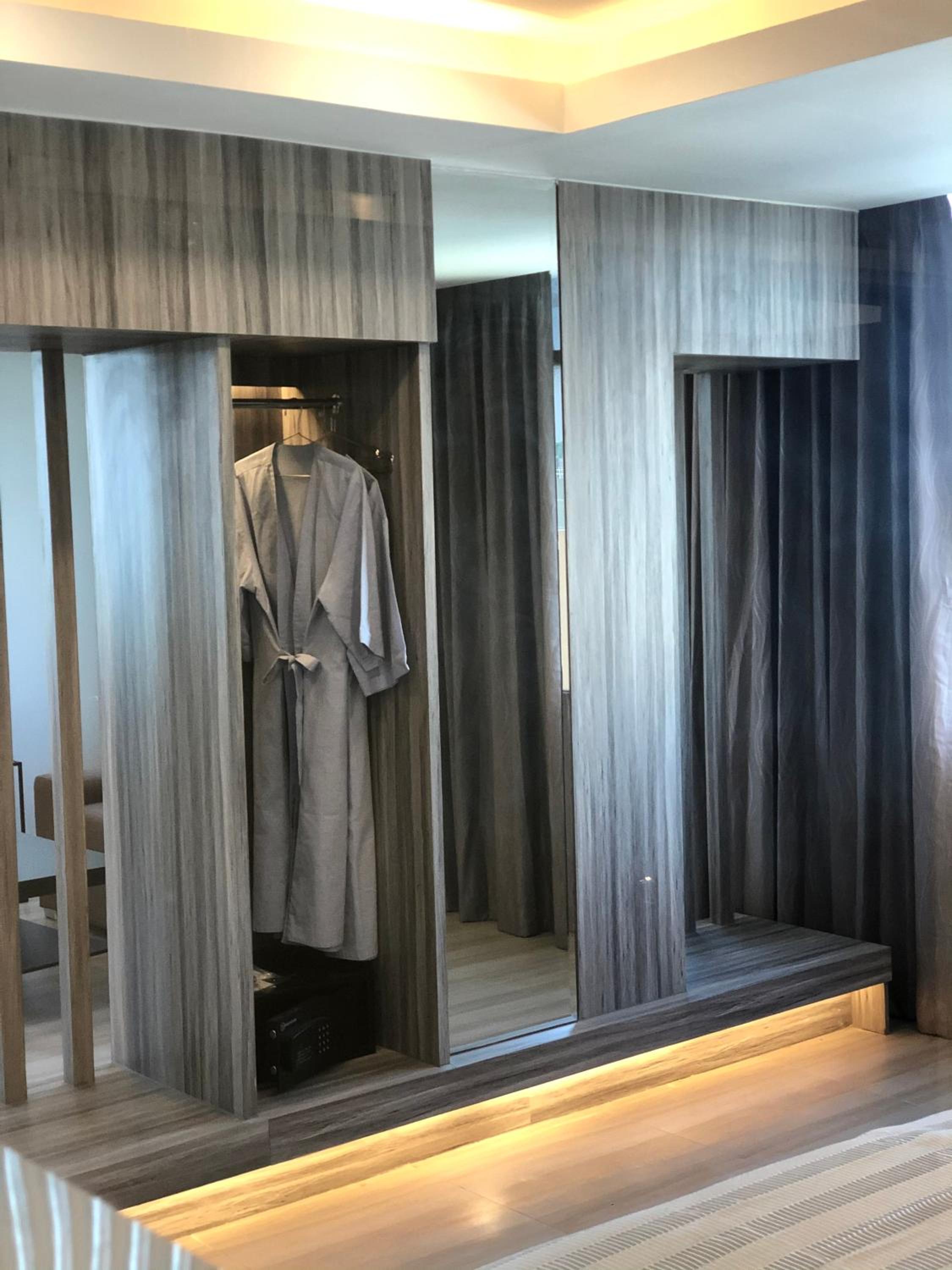Suite with City View - Photo 6