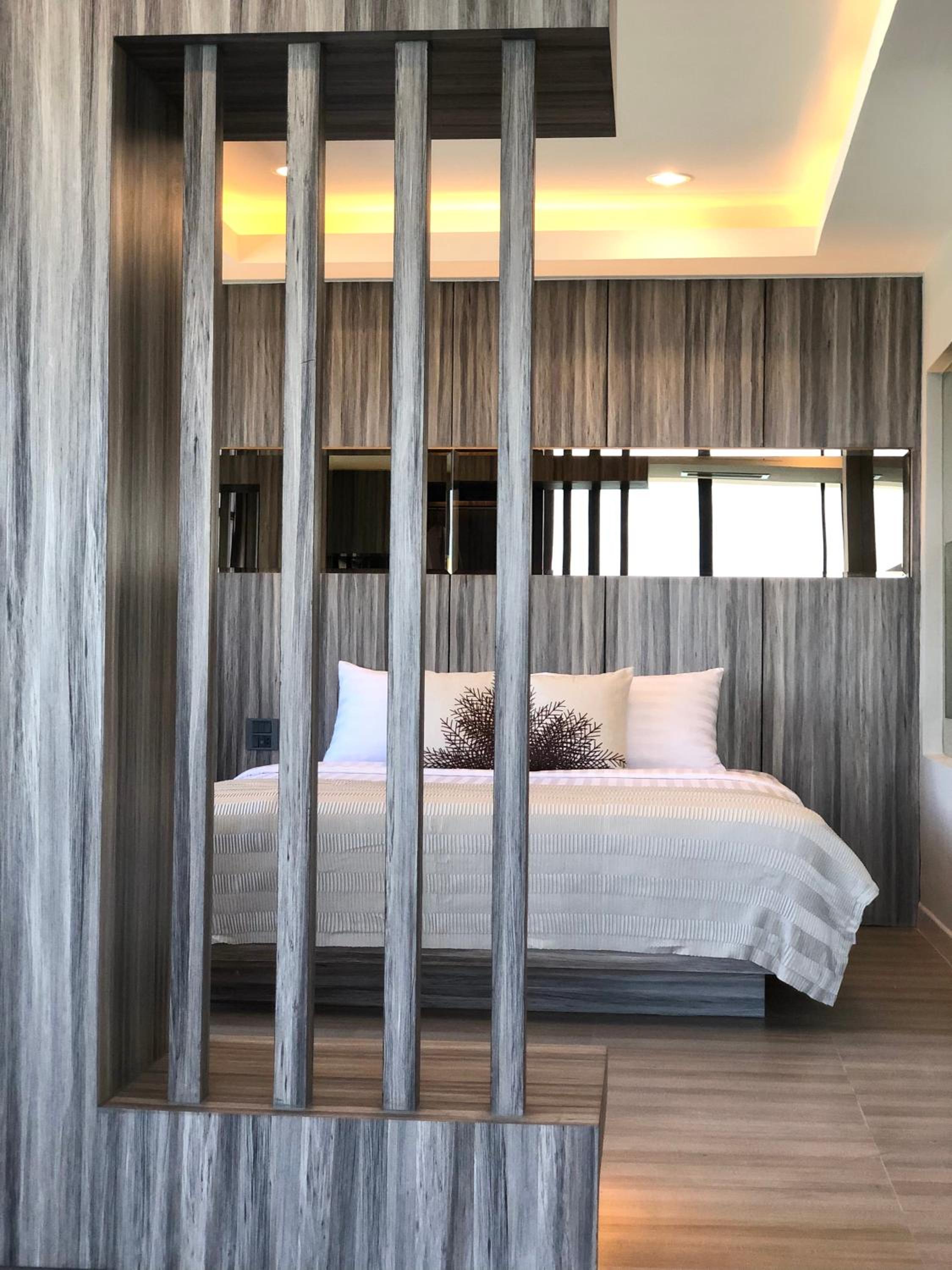 Executive Suite - Photo 16