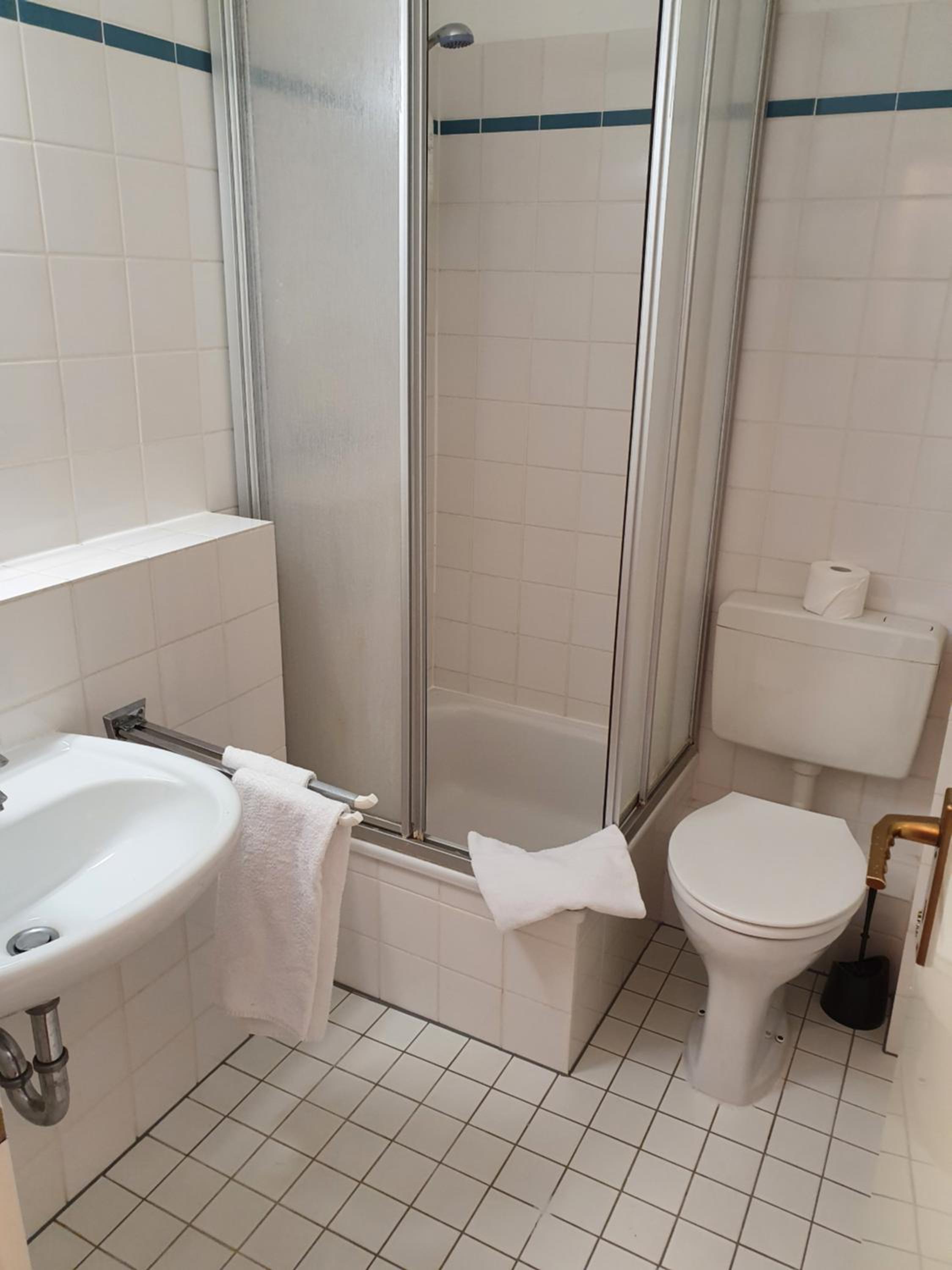 Double Room - Photo 5