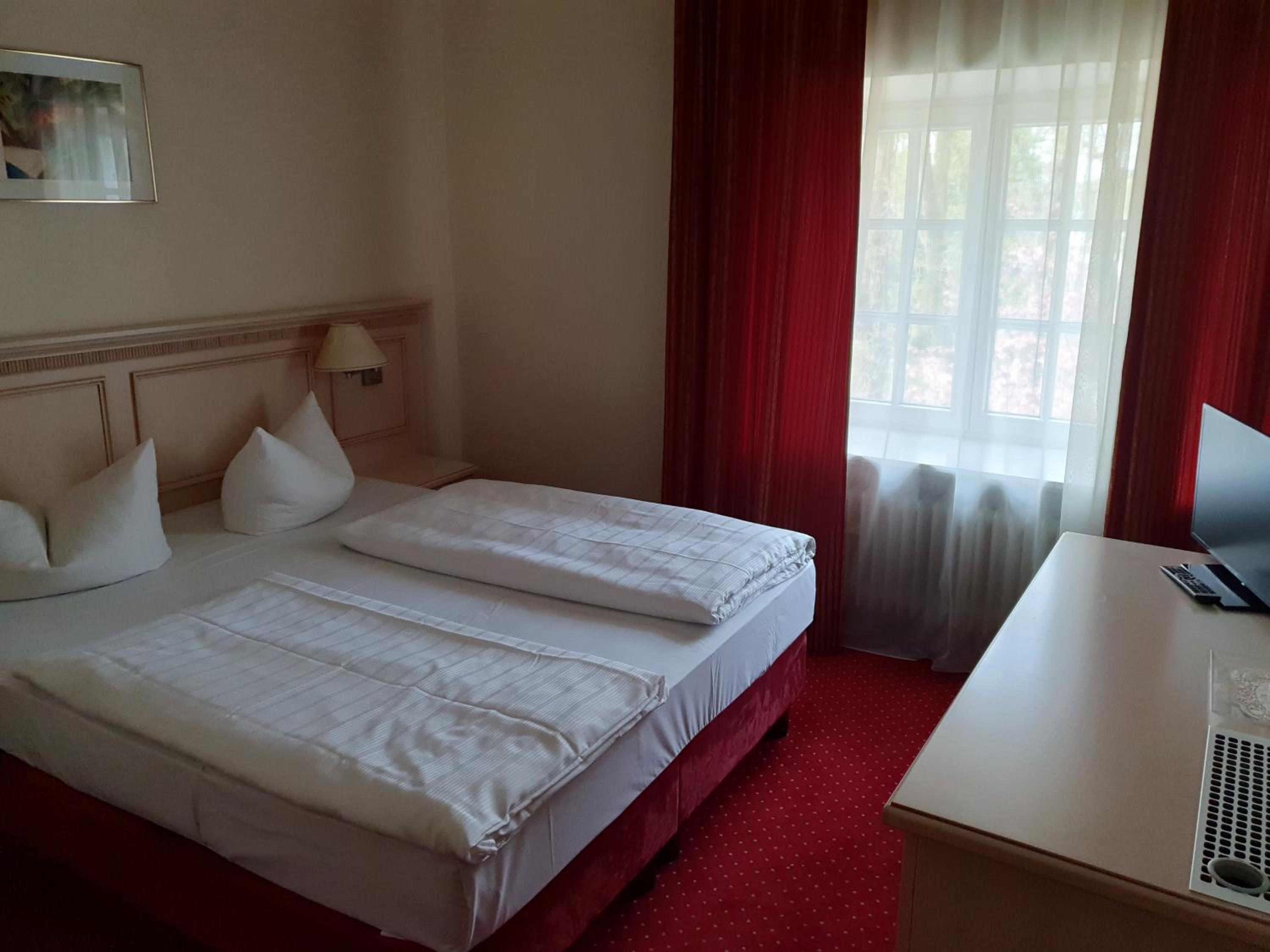Double Room - Photo 8