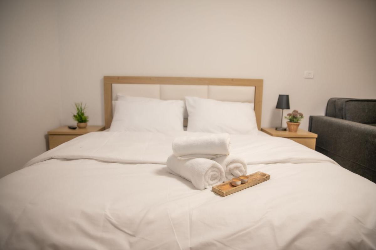 Double Room with Mountain View - Photo 13