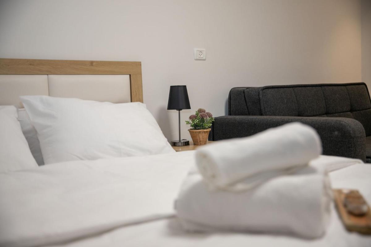 Double Room with Mountain View - Photo 11