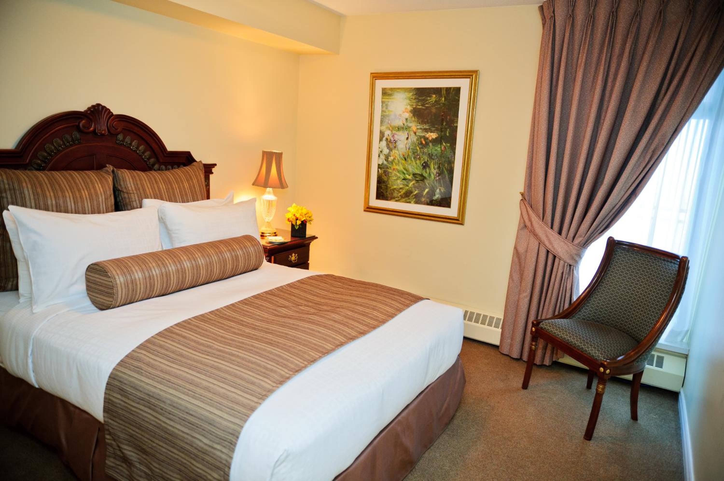 Two-Bedroom Suite - Photo 10