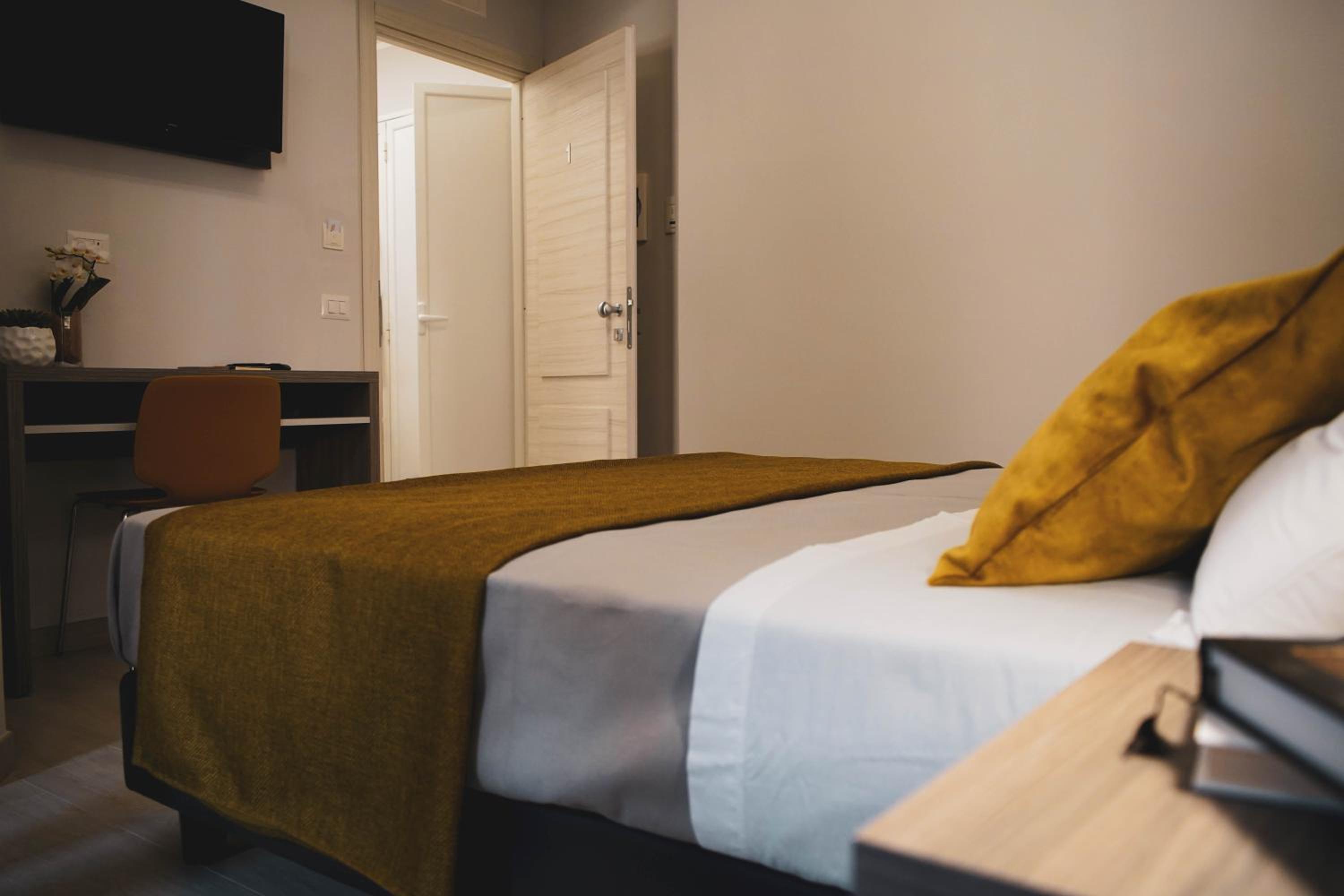 Deluxe King Room photo 3