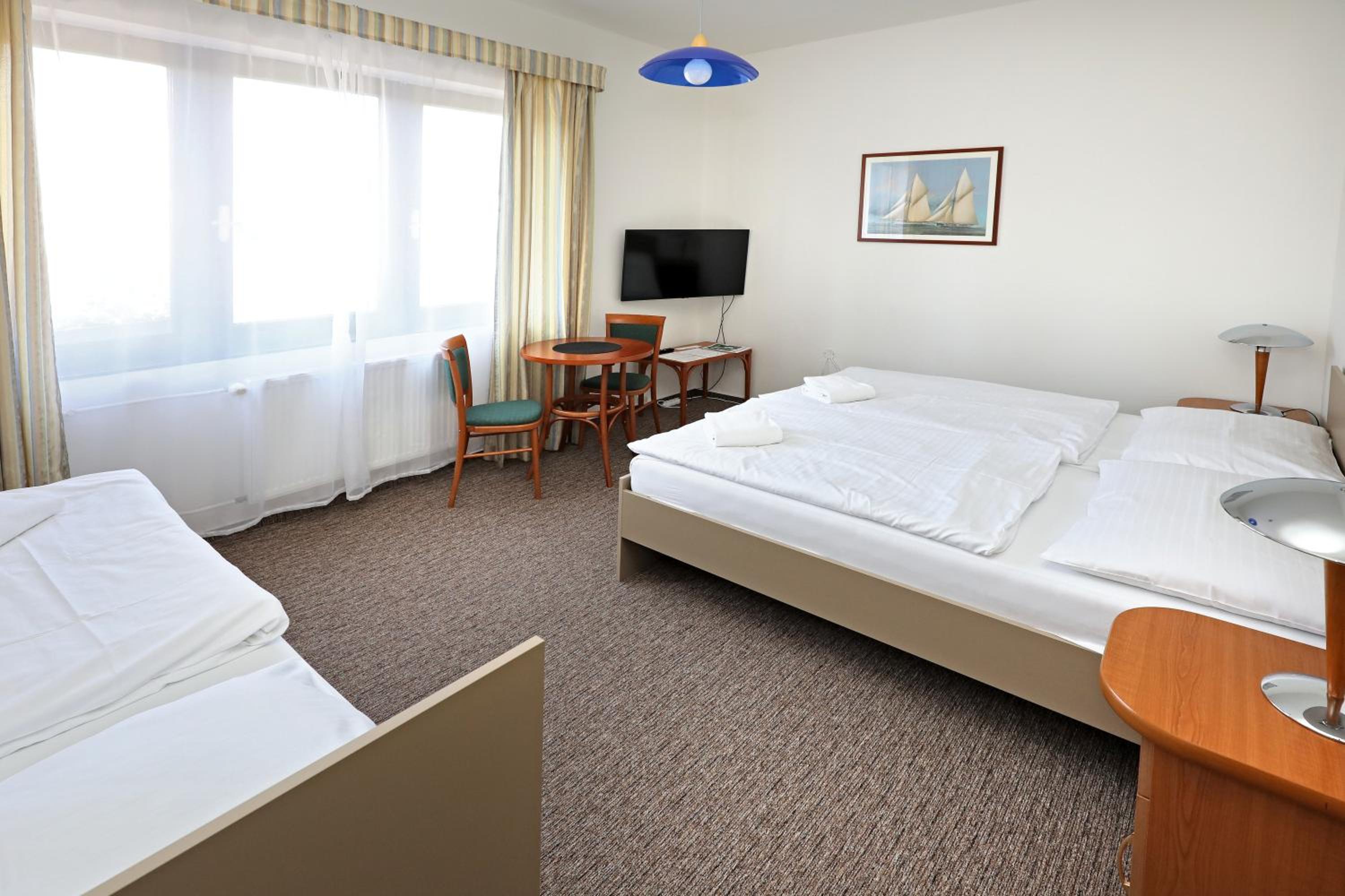 Triple Room with Lake View - Photo 1