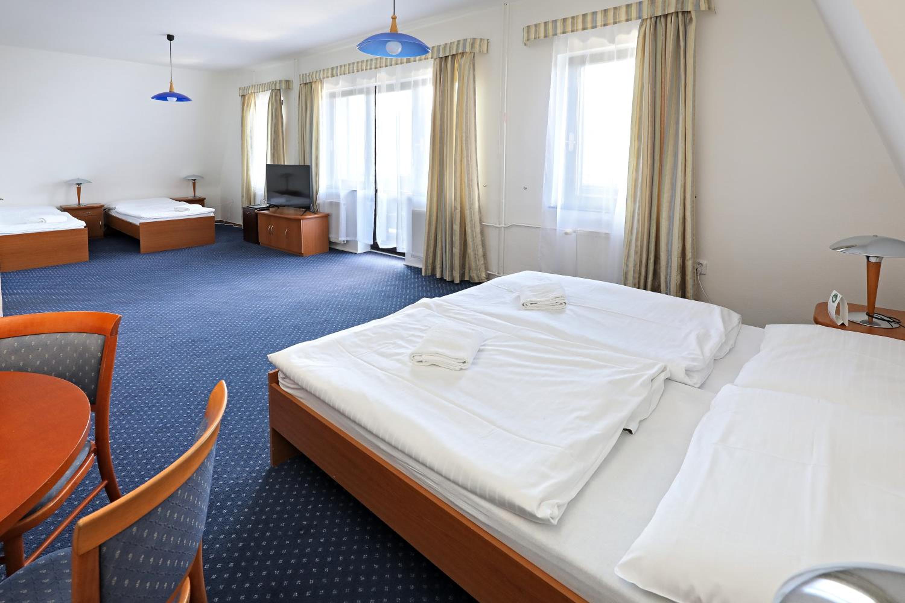 Quadruple Room with Balcony photo 3
