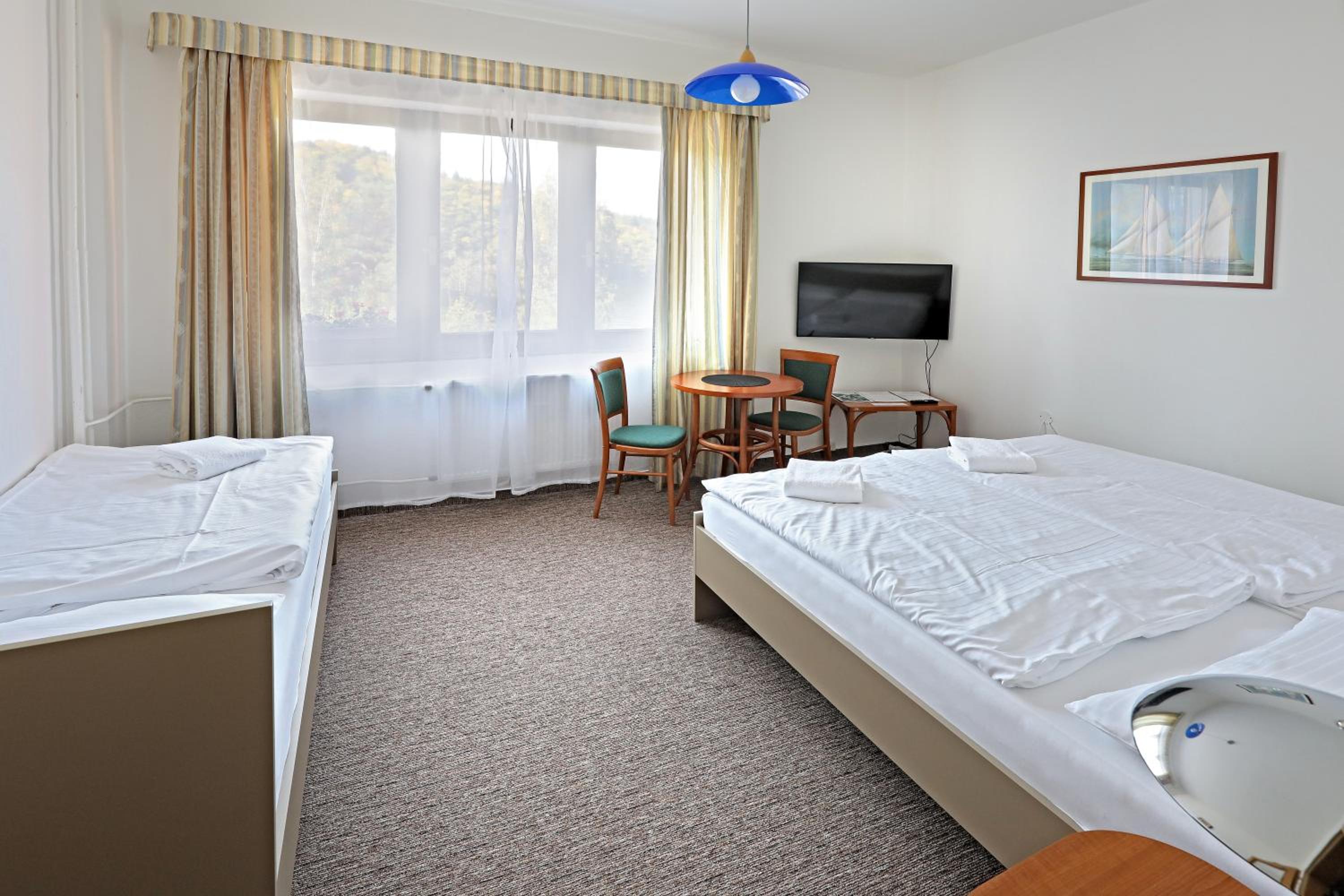 Triple Room with Lake View - Photo 2