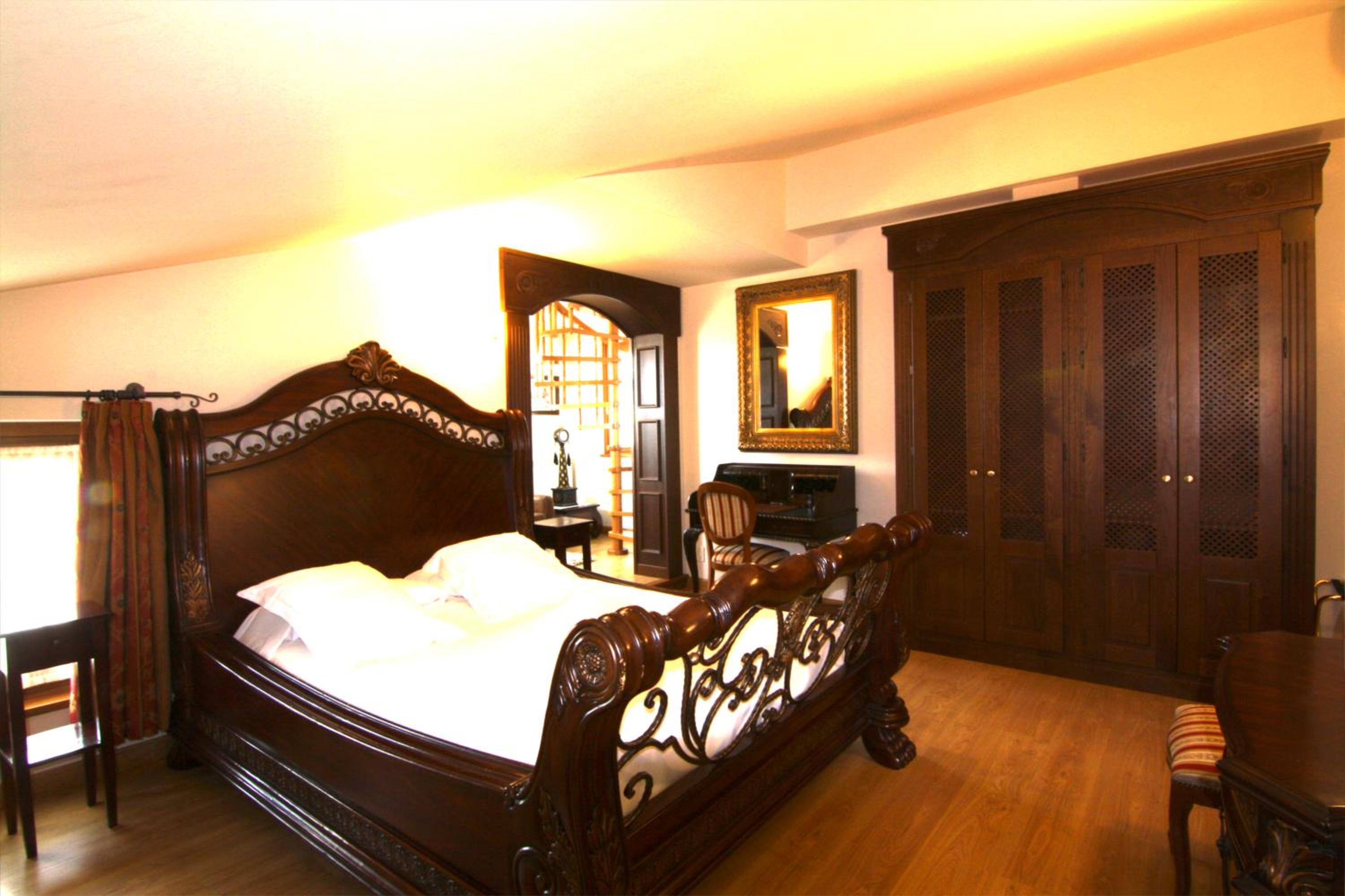 Junior Suite with Spa Bath - Photo 3