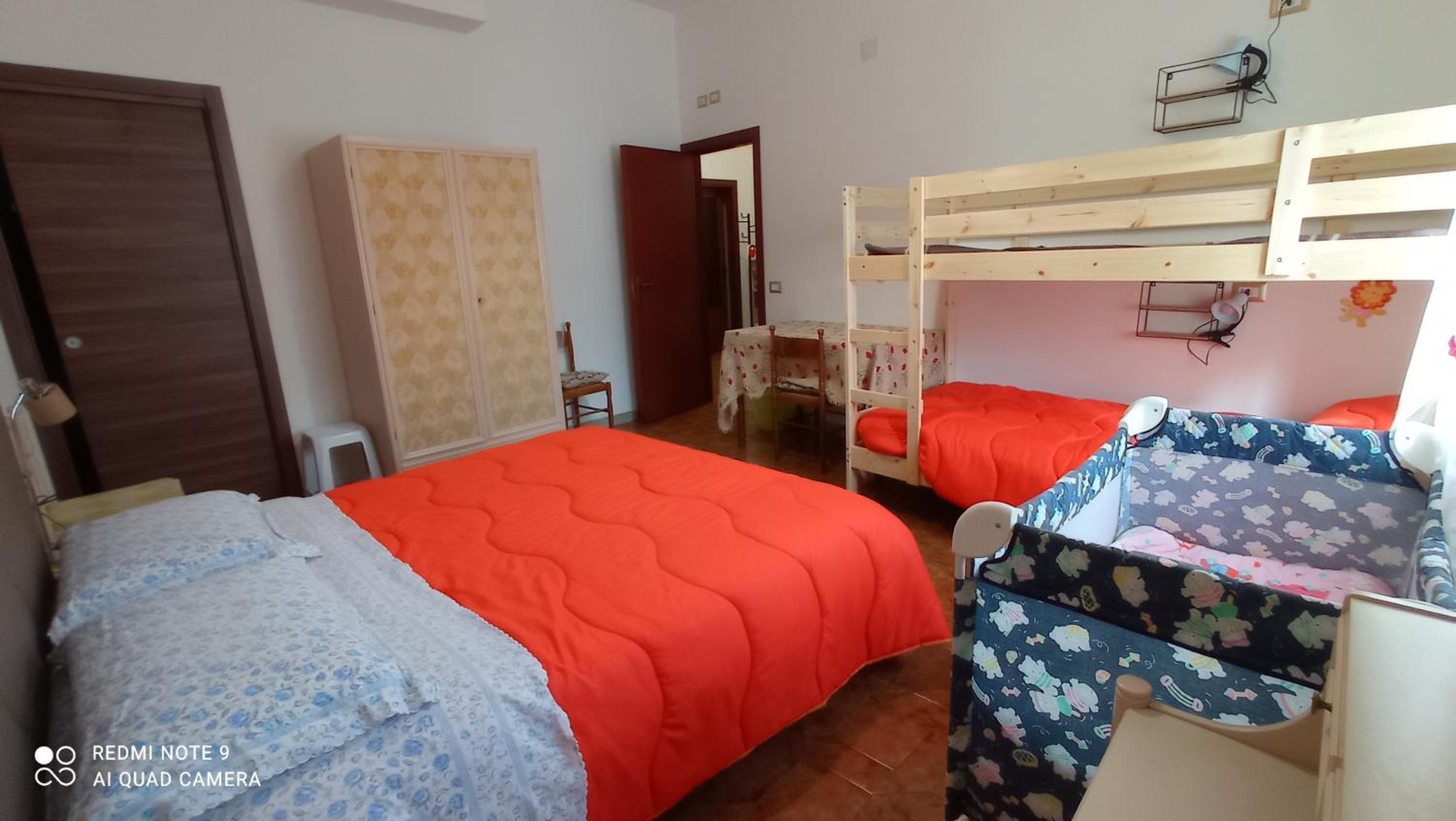 Double or Twin Room with Private Bathroom - Photo 4