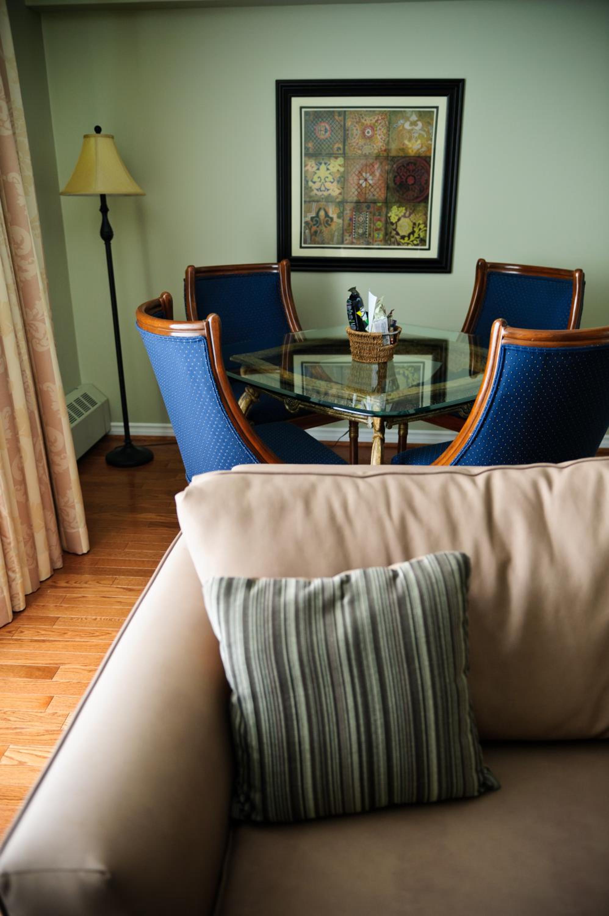 Two-Bedroom Suite - Photo 4